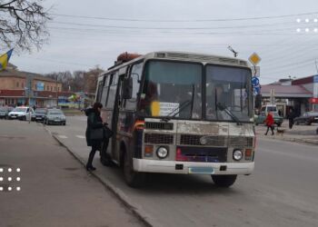 Рух автобусів № 2 та №3 з Комуни до ЗОШ №4 продовжили, додавши нову проміжну зупинку: за яким графіком вони тепер «ходитимуть» у будні й вихідні?