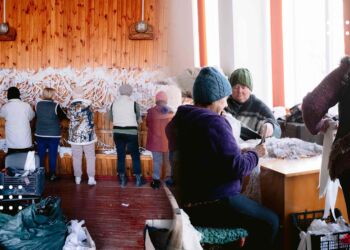 У клубі мікрорайону «Турбайлівка» сплели вже 24 360 квадратних метрів маскувальних сіток та близько 900 килимків: таким чином переяславці наближають нашу перемогу
