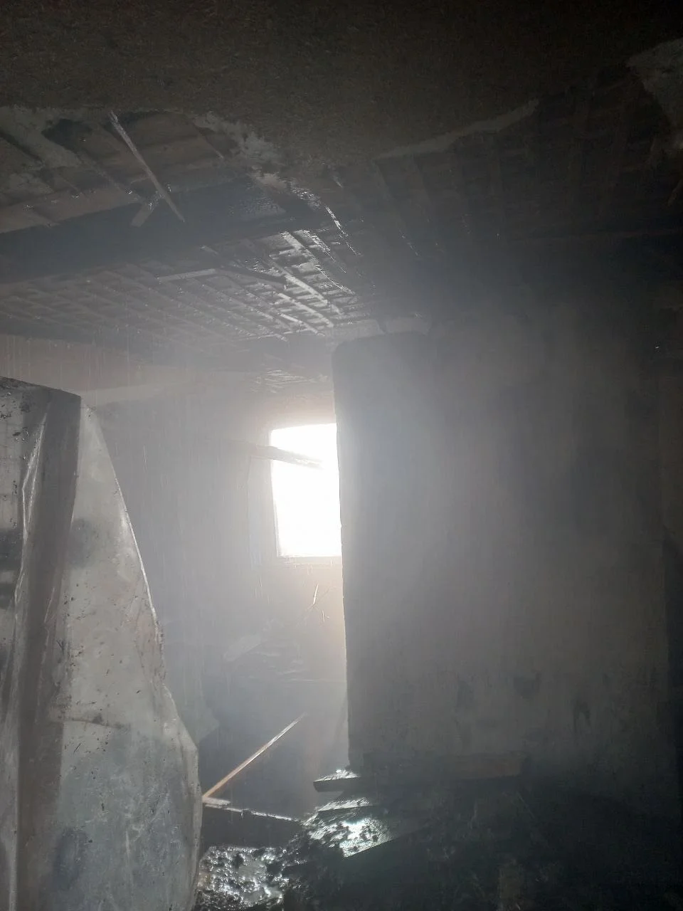 У Переяславі загорілася господарча будівля: пожежу швидко ліквідували (фото)