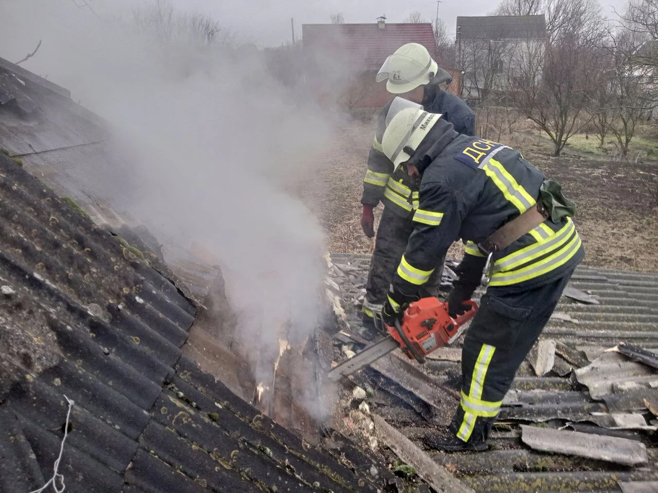 Пожежі на Переяславщині: загорілась груба у Помоклях та господарча будівля у Переяславі (фото)