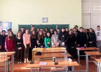 Дільничий офіцер поліції Переяслава провів профілактичну лекцію в одній з гімназій міста