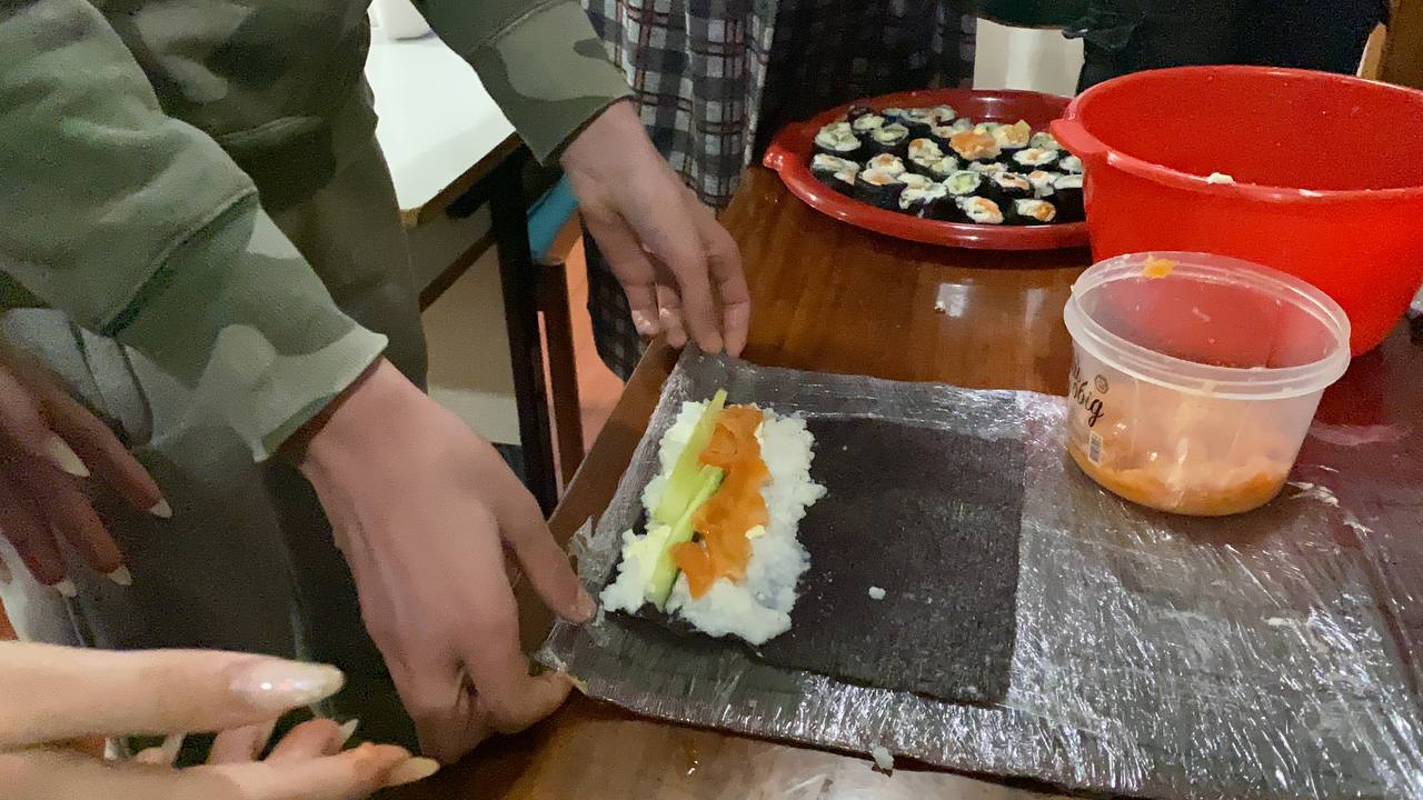 У Переяславському БХТ для дітей провели майстер-клас із виготовлення суші та ролів