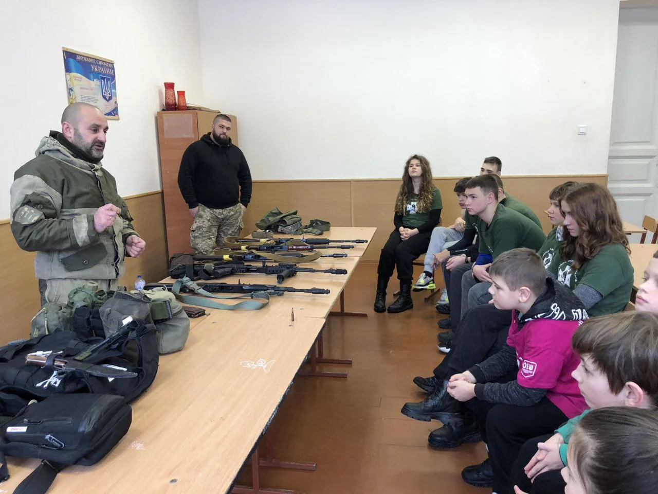 Інструктори ДФТГ Переяслава провели практичне заняття для джур про військову зброю ЗСУ