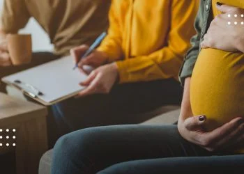Сурогатне материнство в Україні: чи потрібно це суспільству