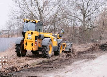 У Переяславі комунальники наводили лад на вулиці Ювілейна (фото та відео)