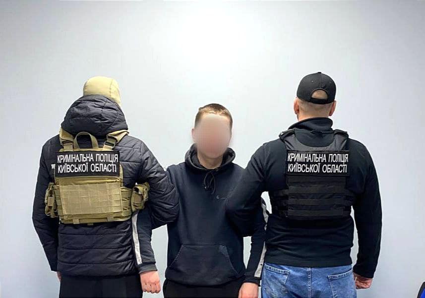На Київщині двоє молодиків побили та пограбували 16-річного хлопця: що загрожує розбійникам