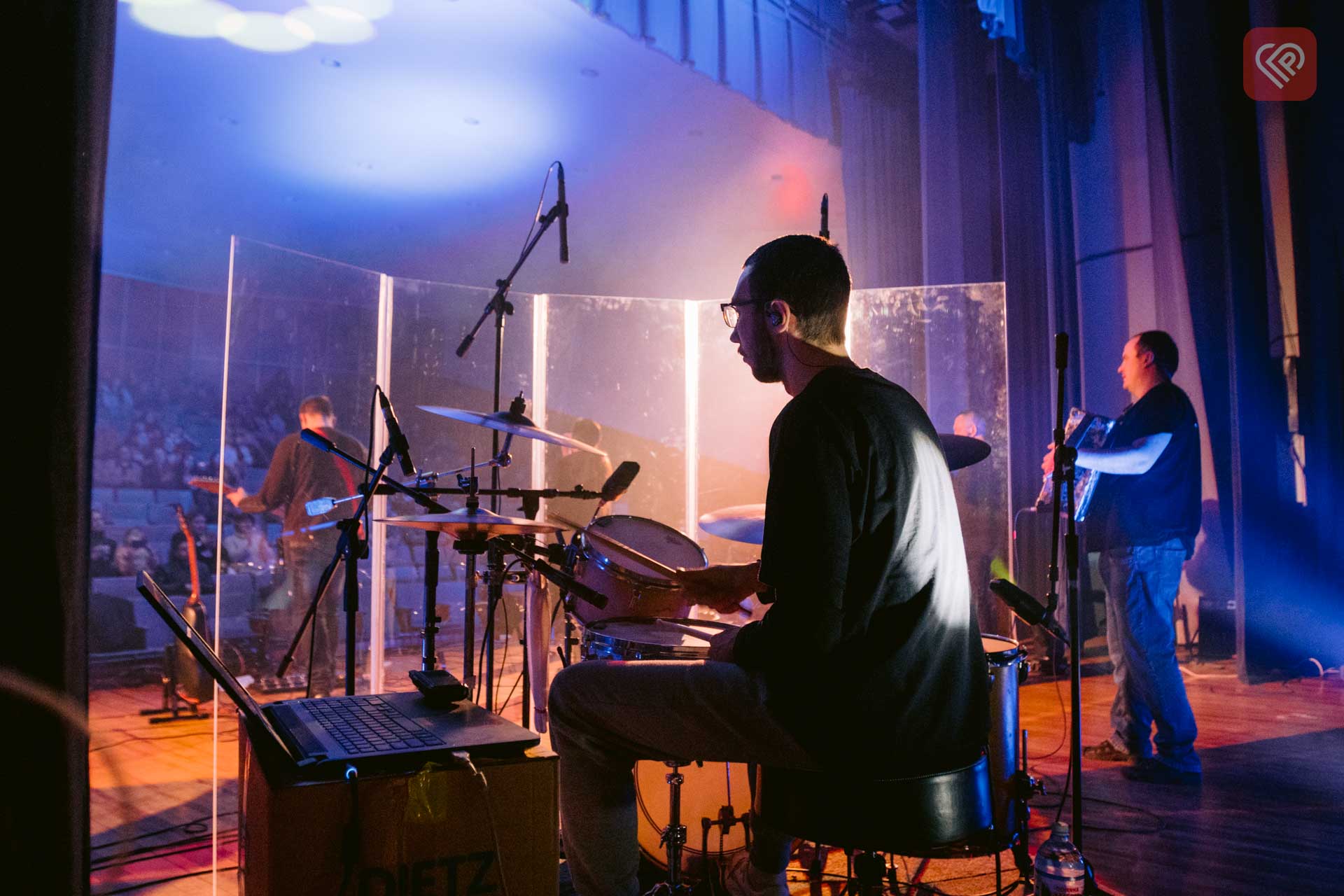 «Ми творимо для людей, тому їхні бажання для нас – закон»: лідер гурту «Драбадан» розповів, як пройшов благодійний концерт у стінах УГСП