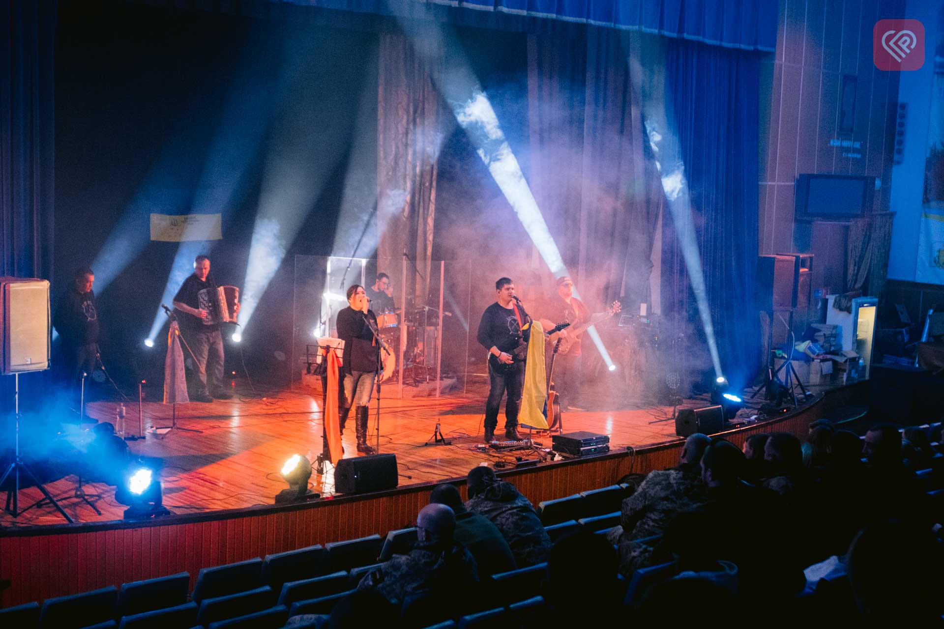 «Ми творимо для людей, тому їхні бажання для нас – закон»: лідер гурту «Драбадан» розповів, як пройшов благодійний концерт у стінах УГСП