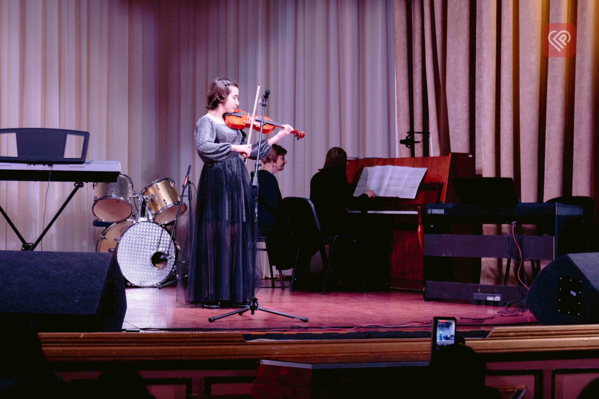 Переяславська мистецька школа імені Павла Сениці дала перший весняний благодійний концерт: атмосферний фоторепортаж