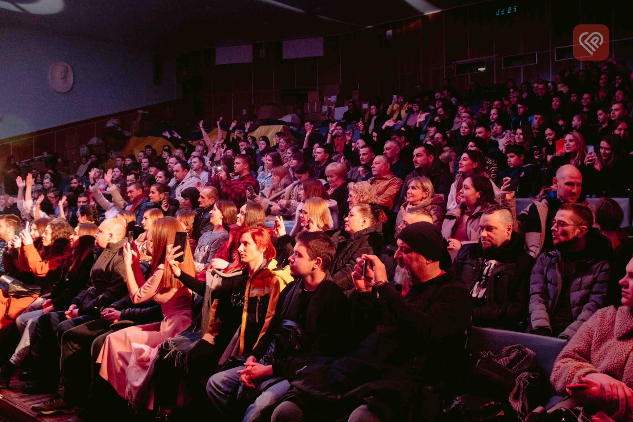 Запальні та харизматичні KOZAK SYSTEM дали благодійний концерт в університеті Переяслава: великий фоторепортаж Proslav