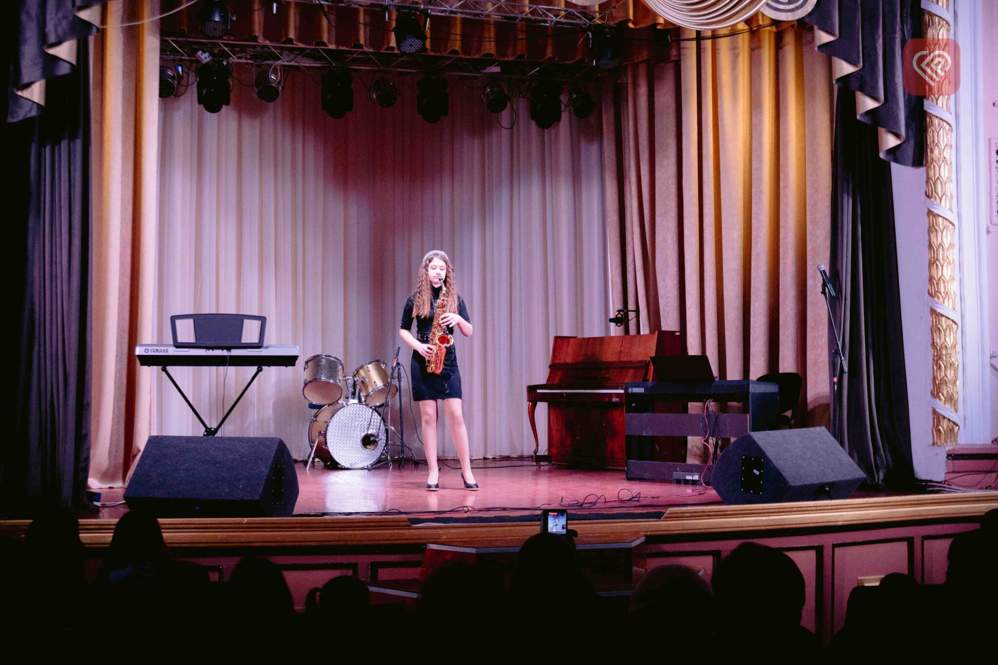 Переяславська мистецька школа імені Павла Сениці дала перший весняний благодійний концерт: атмосферний фоторепортаж