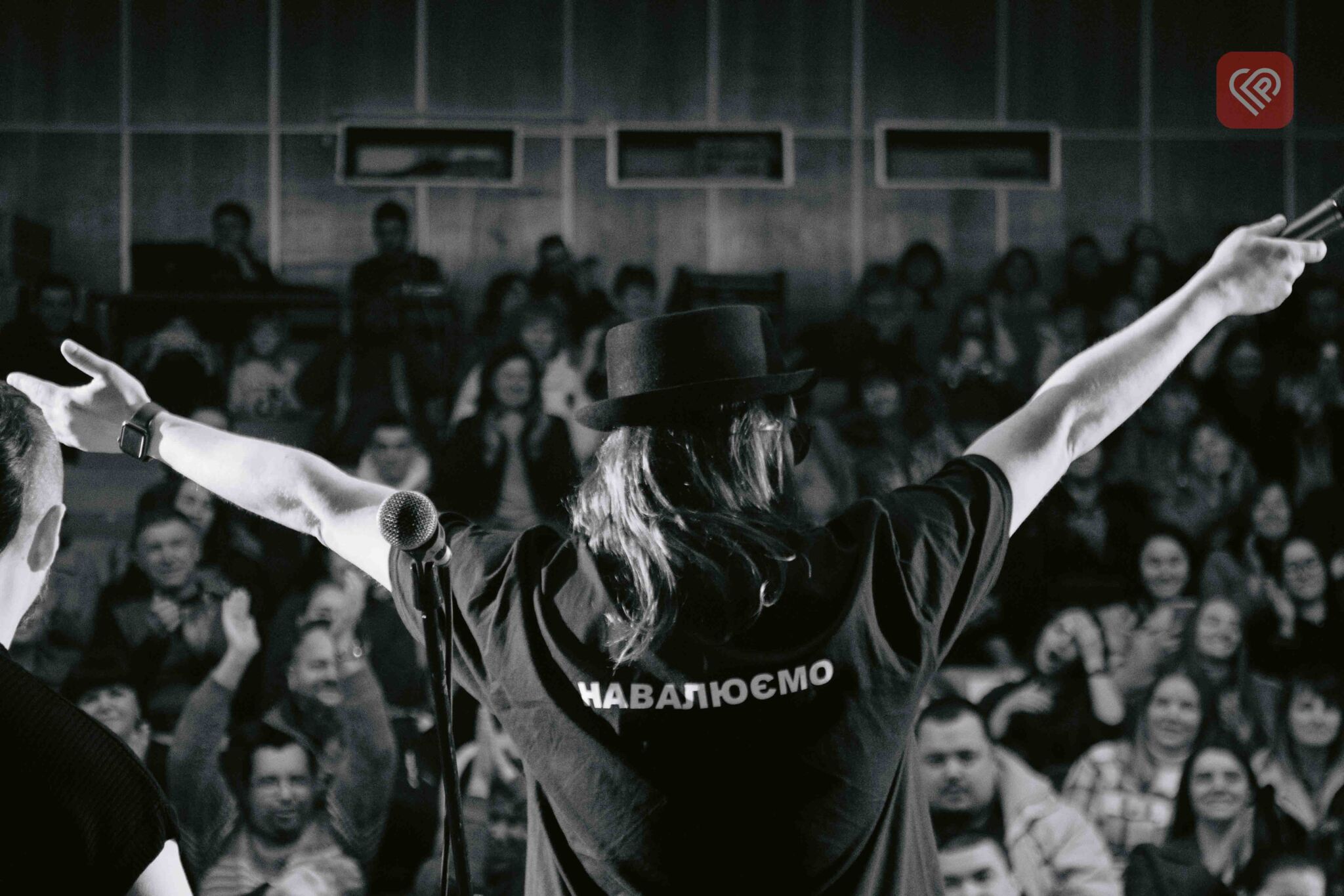 Запальні та харизматичні KOZAK SYSTEM дали благодійний концерт в університеті Переяслава: великий фоторепортаж Proslav