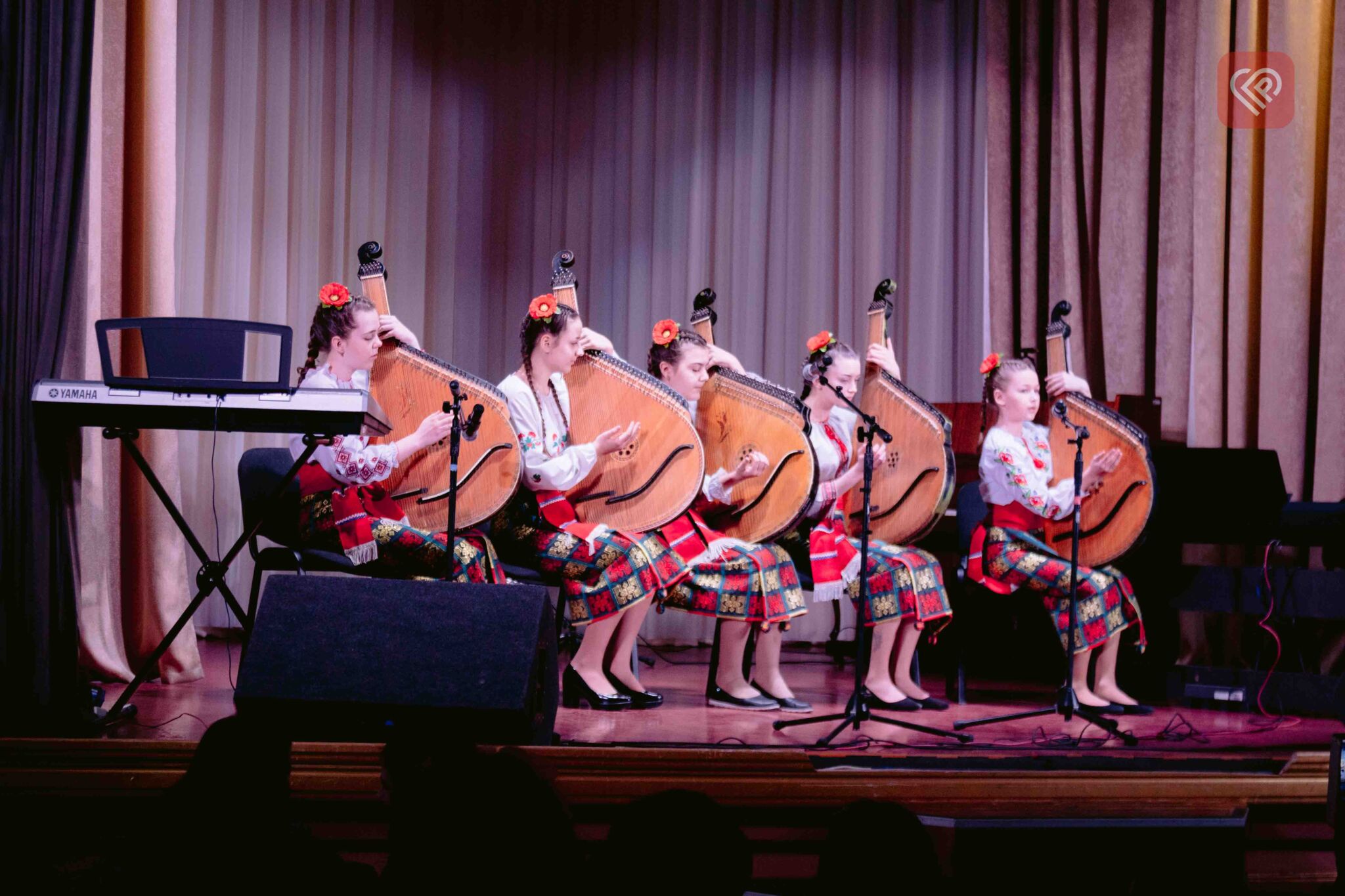 Переяславська мистецька школа імені Павла Сениці дала перший весняний благодійний концерт: атмосферний фоторепортаж