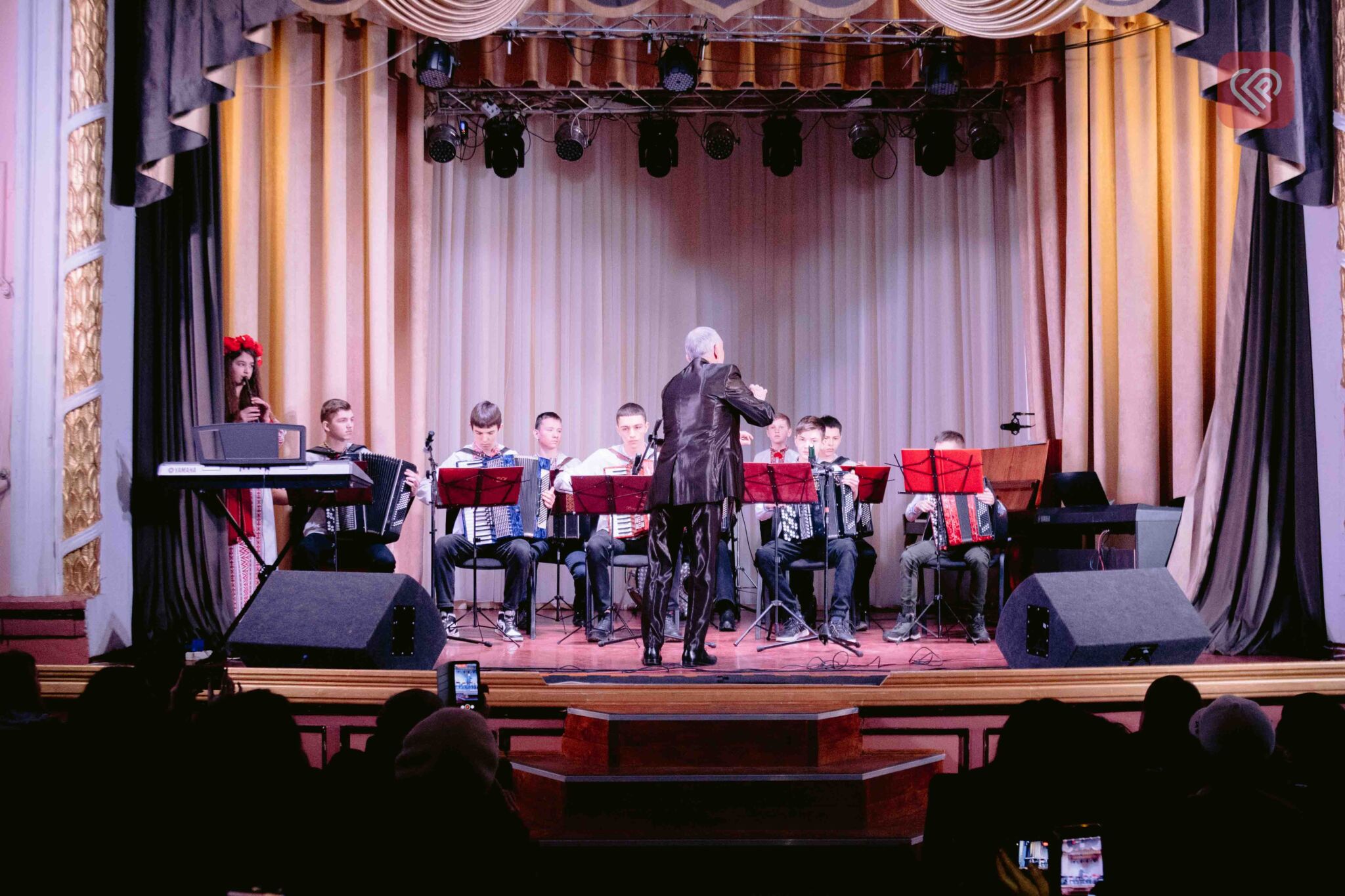 Переяславська мистецька школа імені Павла Сениці дала перший весняний благодійний концерт: атмосферний фоторепортаж