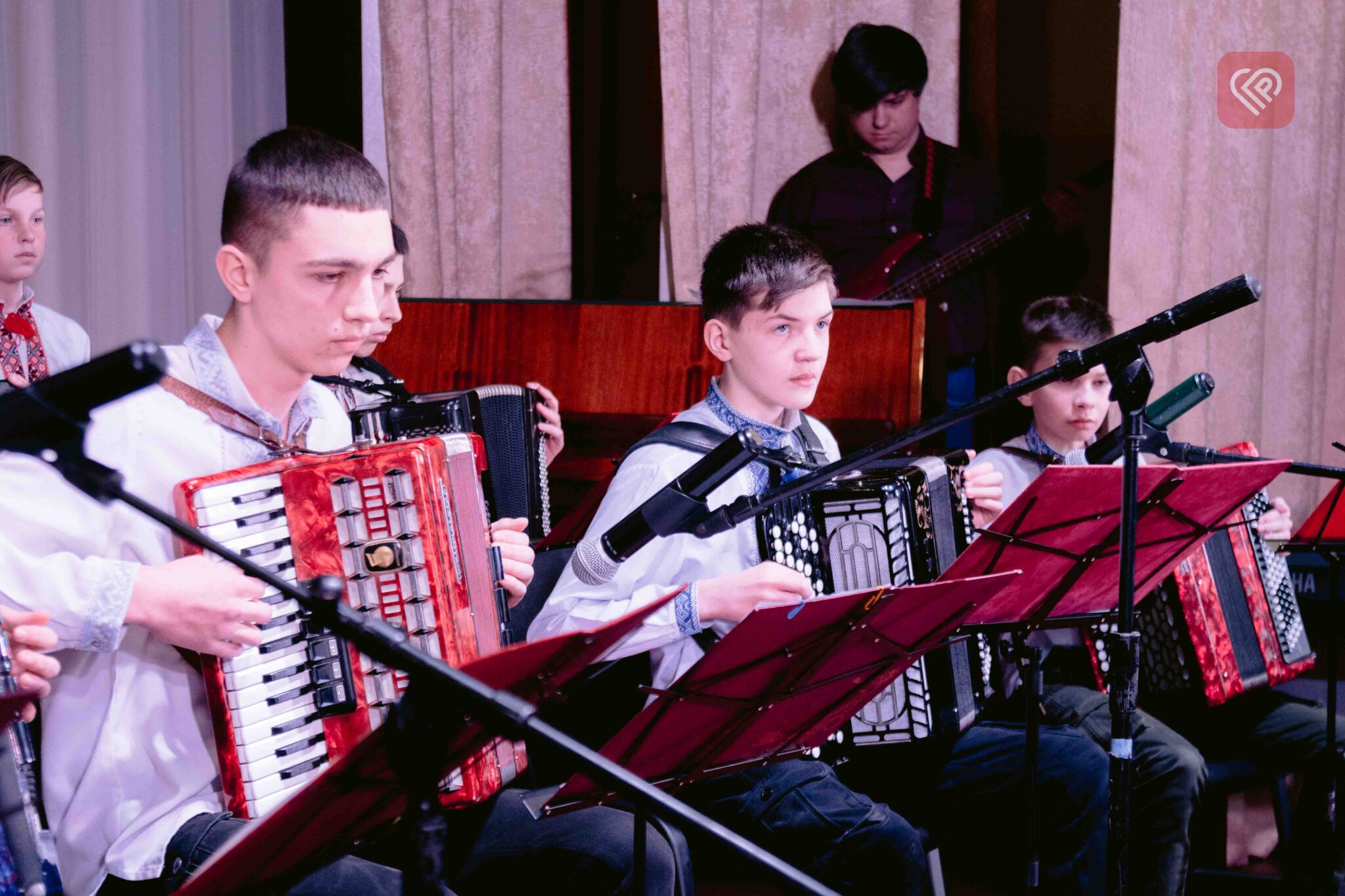 Переяславська мистецька школа імені Павла Сениці дала перший весняний благодійний концерт: атмосферний фоторепортаж