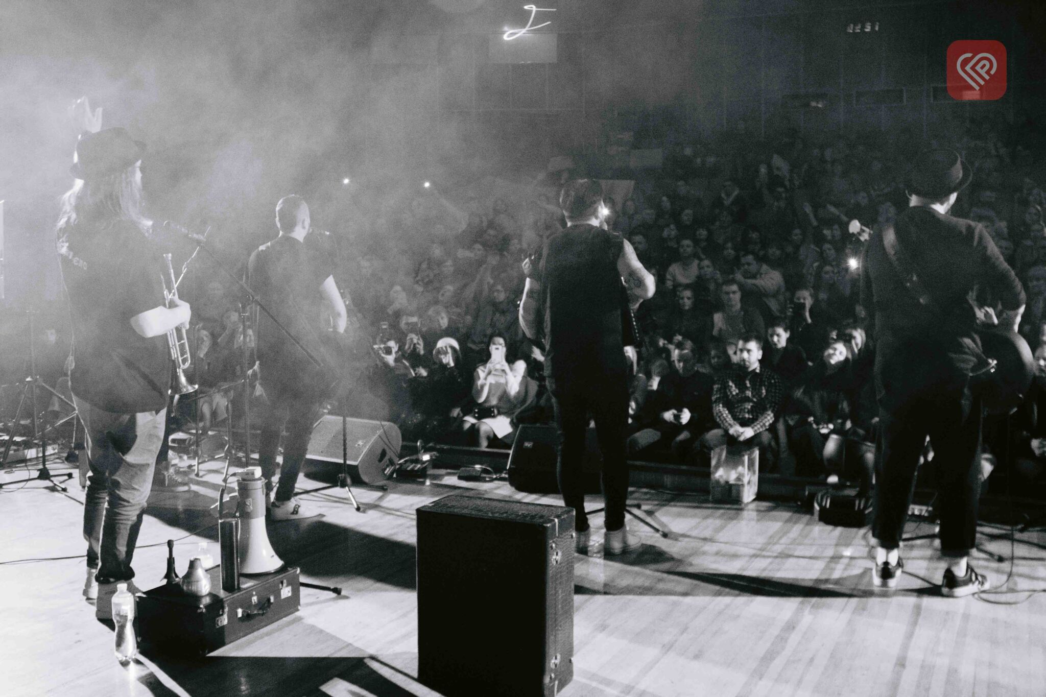 Запальні та харизматичні KOZAK SYSTEM дали благодійний концерт в університеті Переяслава: великий фоторепортаж Proslav