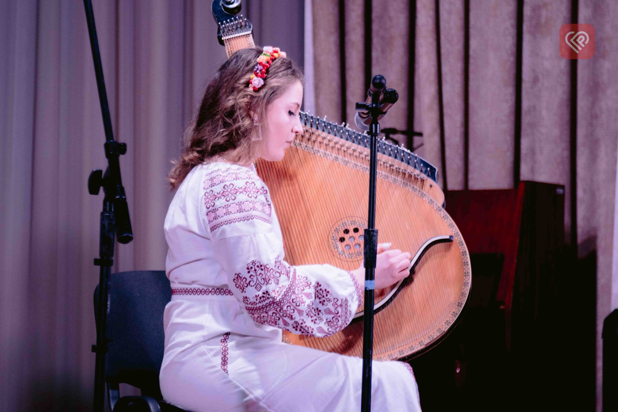 Переяславська мистецька школа імені Павла Сениці дала перший весняний благодійний концерт: атмосферний фоторепортаж