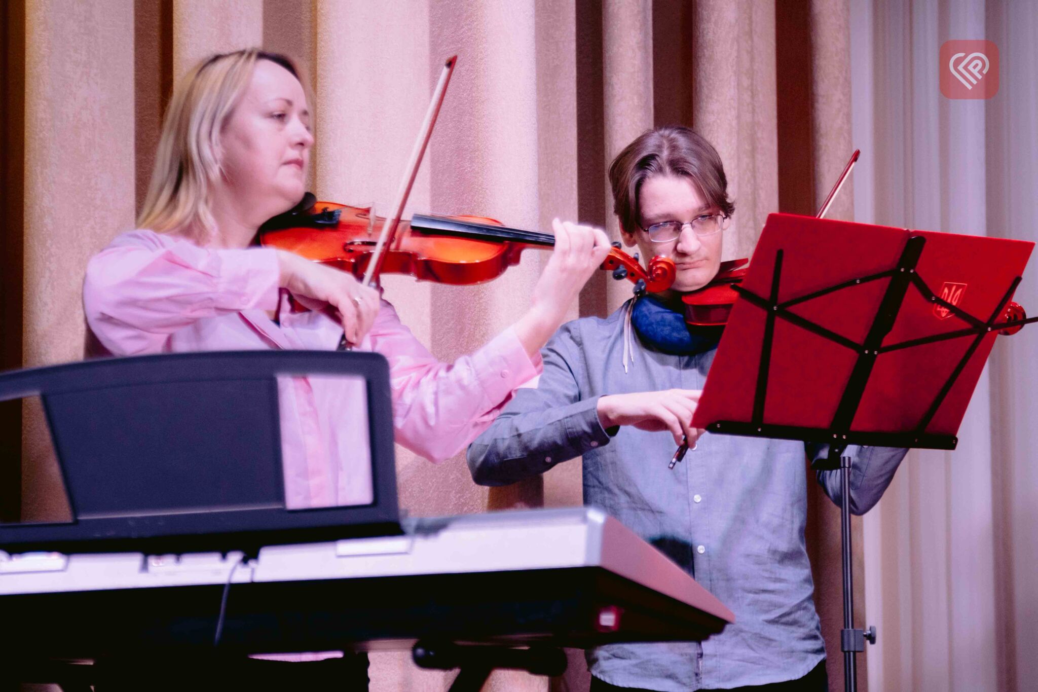 Переяславська мистецька школа імені Павла Сениці дала перший весняний благодійний концерт: атмосферний фоторепортаж