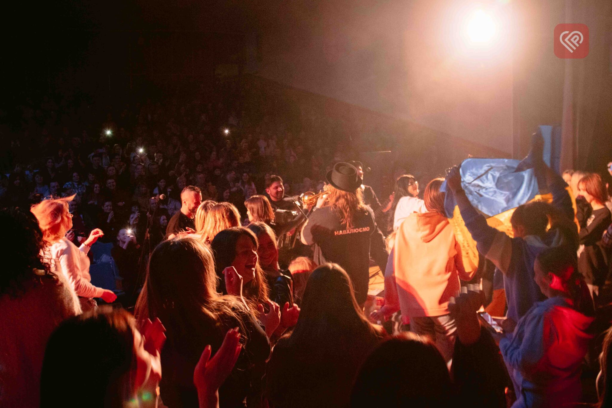 Запальні та харизматичні KOZAK SYSTEM дали благодійний концерт в університеті Переяслава: великий фоторепортаж Proslav