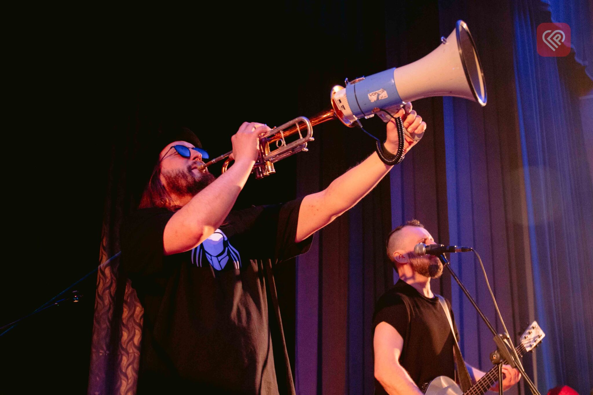 Запальні та харизматичні KOZAK SYSTEM дали благодійний концерт в університеті Переяслава: великий фоторепортаж Proslav