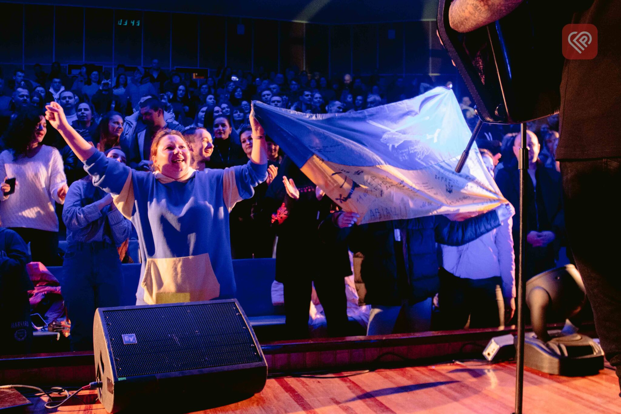 Запальні та харизматичні KOZAK SYSTEM дали благодійний концерт в університеті Переяслава: великий фоторепортаж Proslav