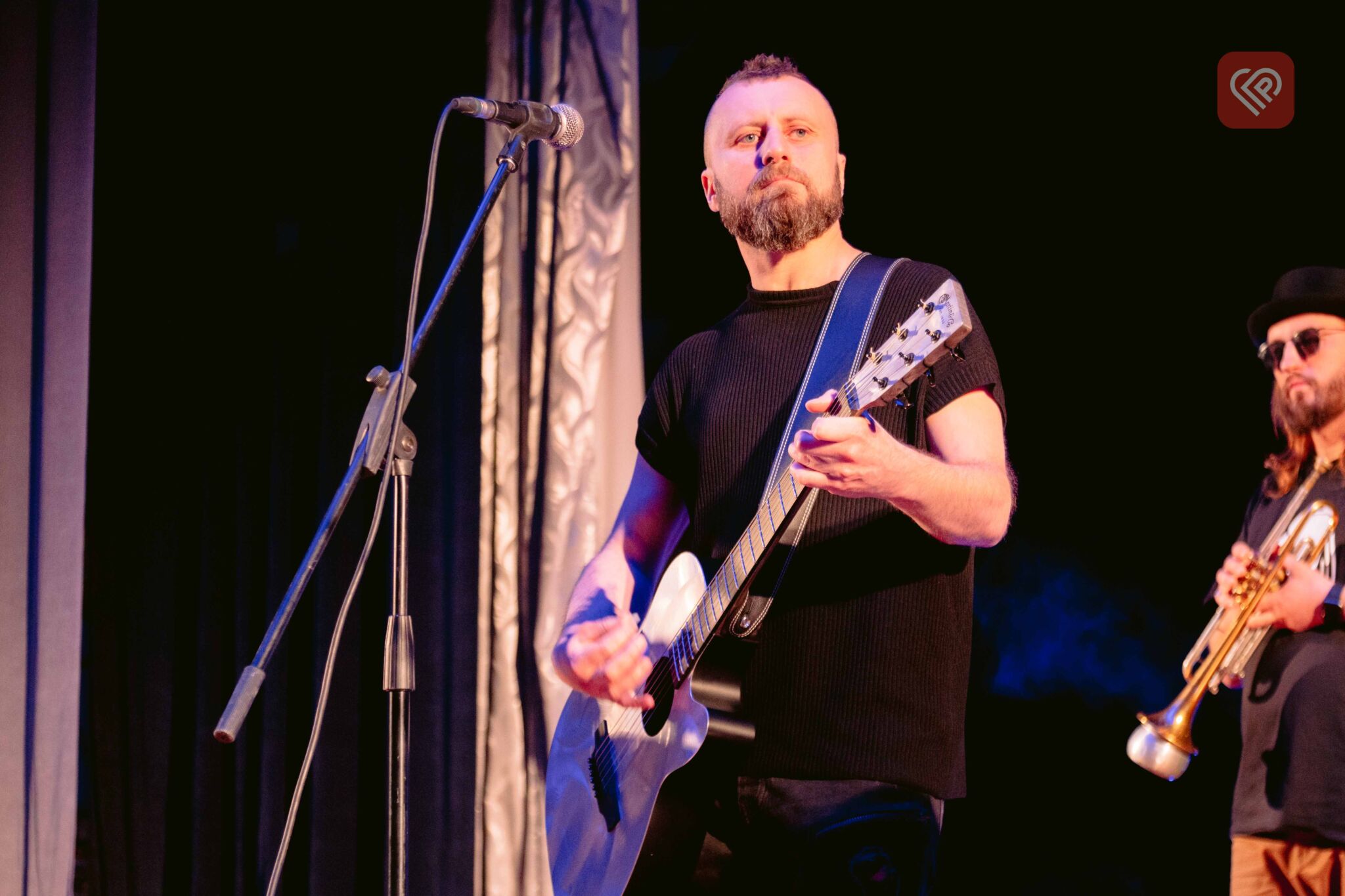 Запальні та харизматичні KOZAK SYSTEM дали благодійний концерт в університеті Переяслава: великий фоторепортаж Proslav