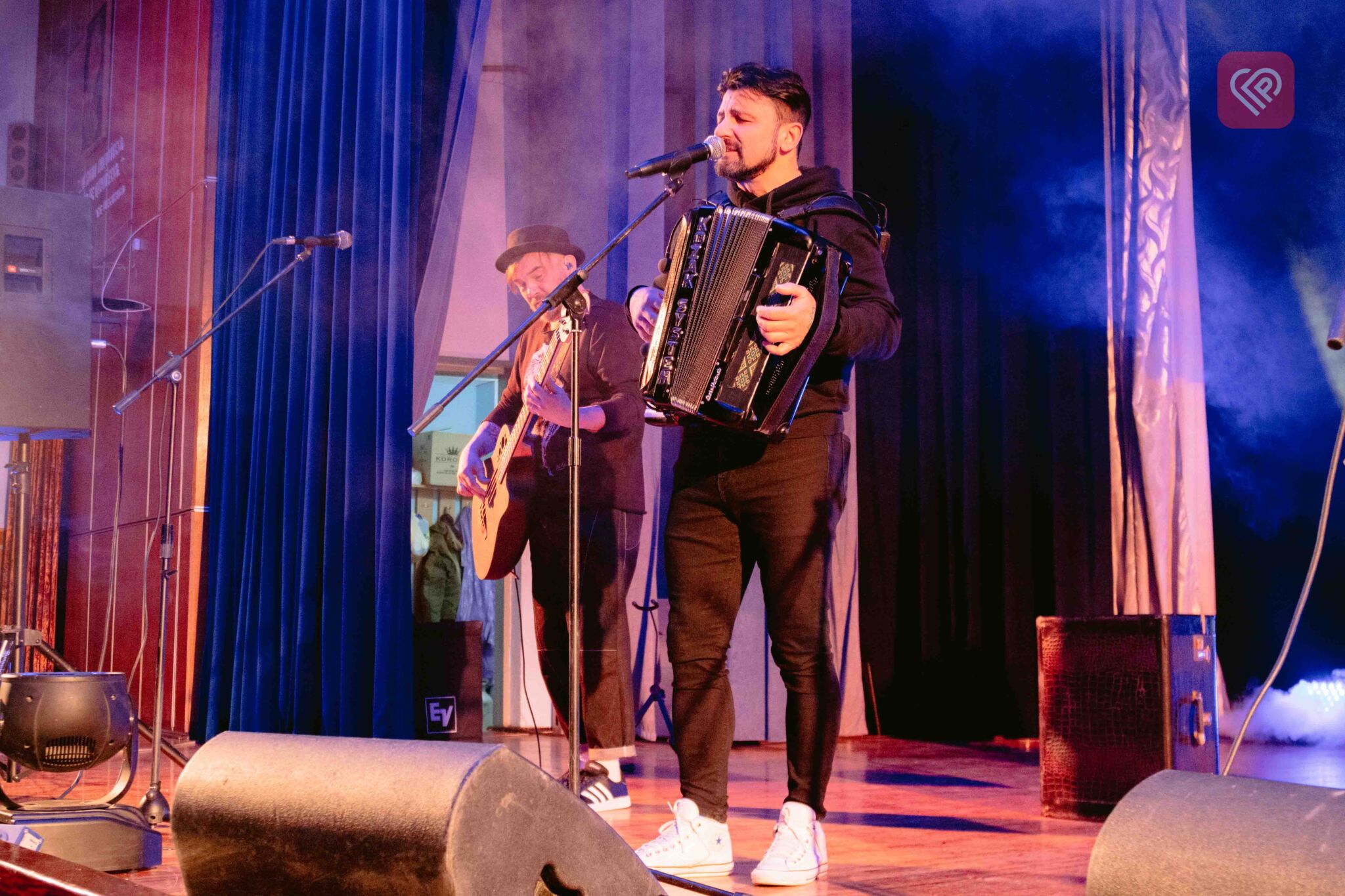 Запальні та харизматичні KOZAK SYSTEM дали благодійний концерт в університеті Переяслава: великий фоторепортаж Proslav