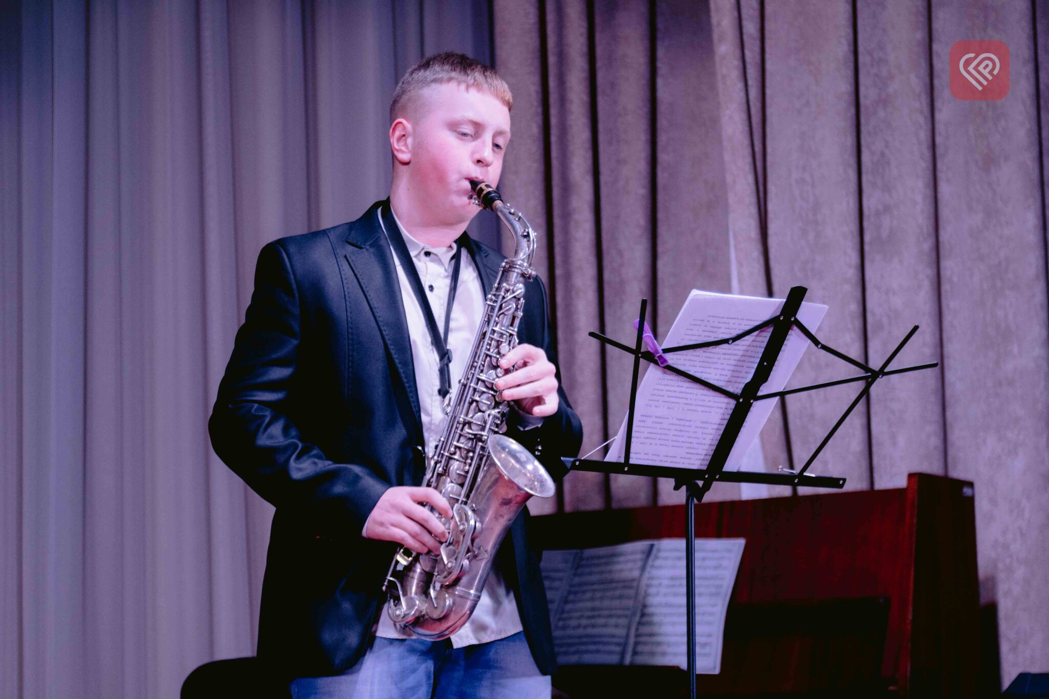 Переяславська мистецька школа імені Павла Сениці дала перший весняний благодійний концерт: атмосферний фоторепортаж