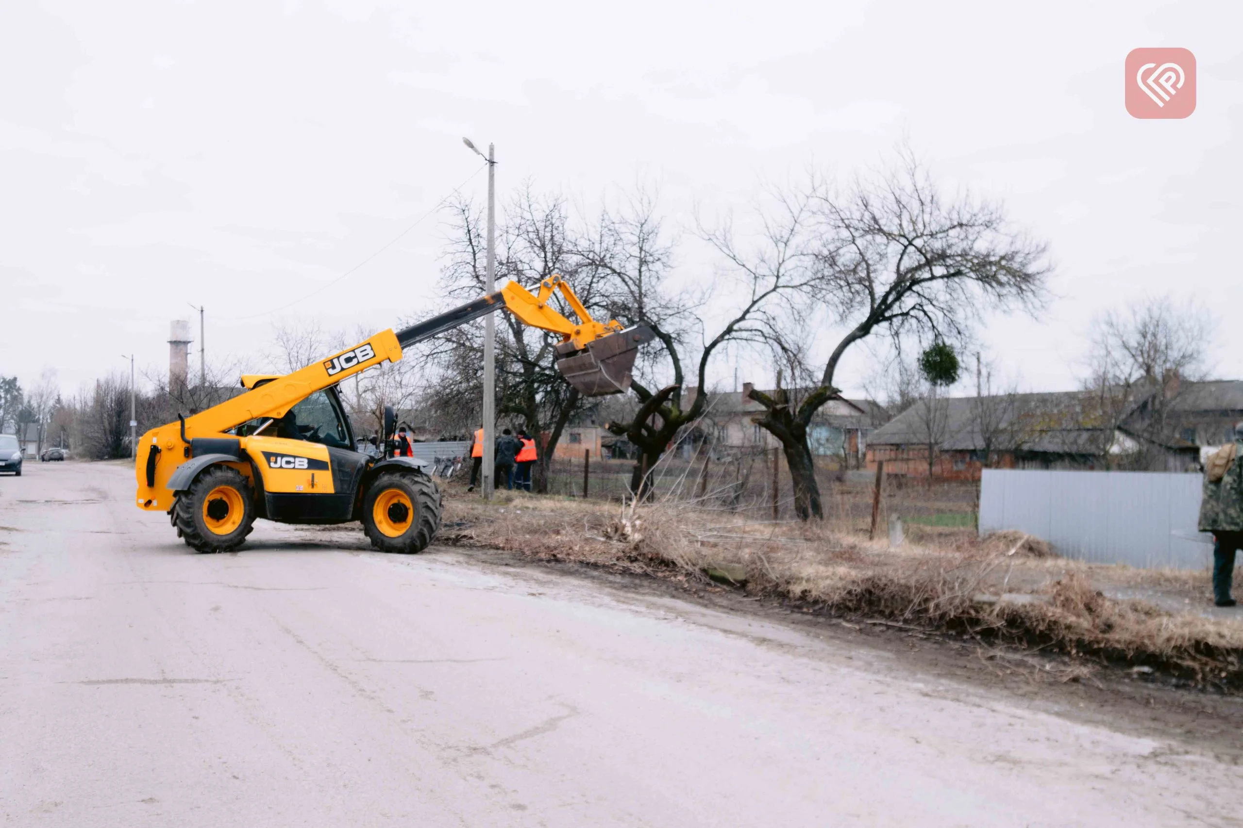 У Переяславі комунальники наводили лад на вулиці Ювілейна (фото та відео)
