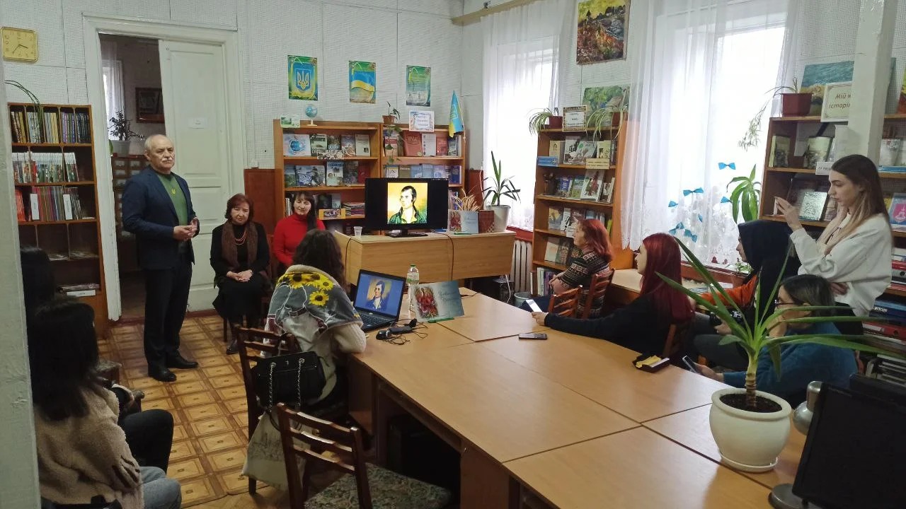Переяславка Ірина Кузьмицька намалювала ілюстрації до нового видання поезій Роберта Бернза: разом з альбомом «Заквітчана Україна» їх презентували в публічній бібліотеці міста