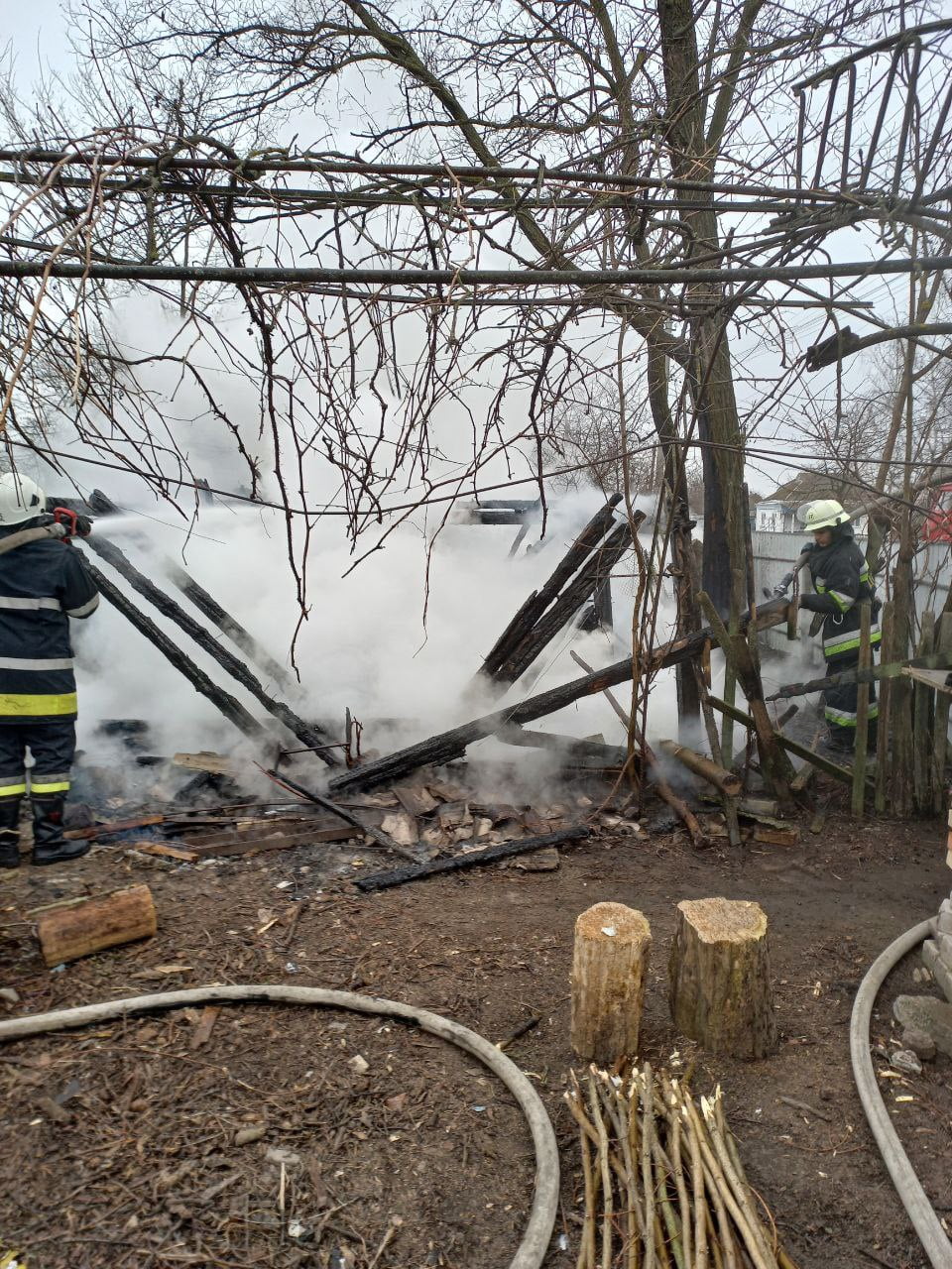 У Пристромах сталася пожежа – вогонь повністю знищив господарчу будівлю