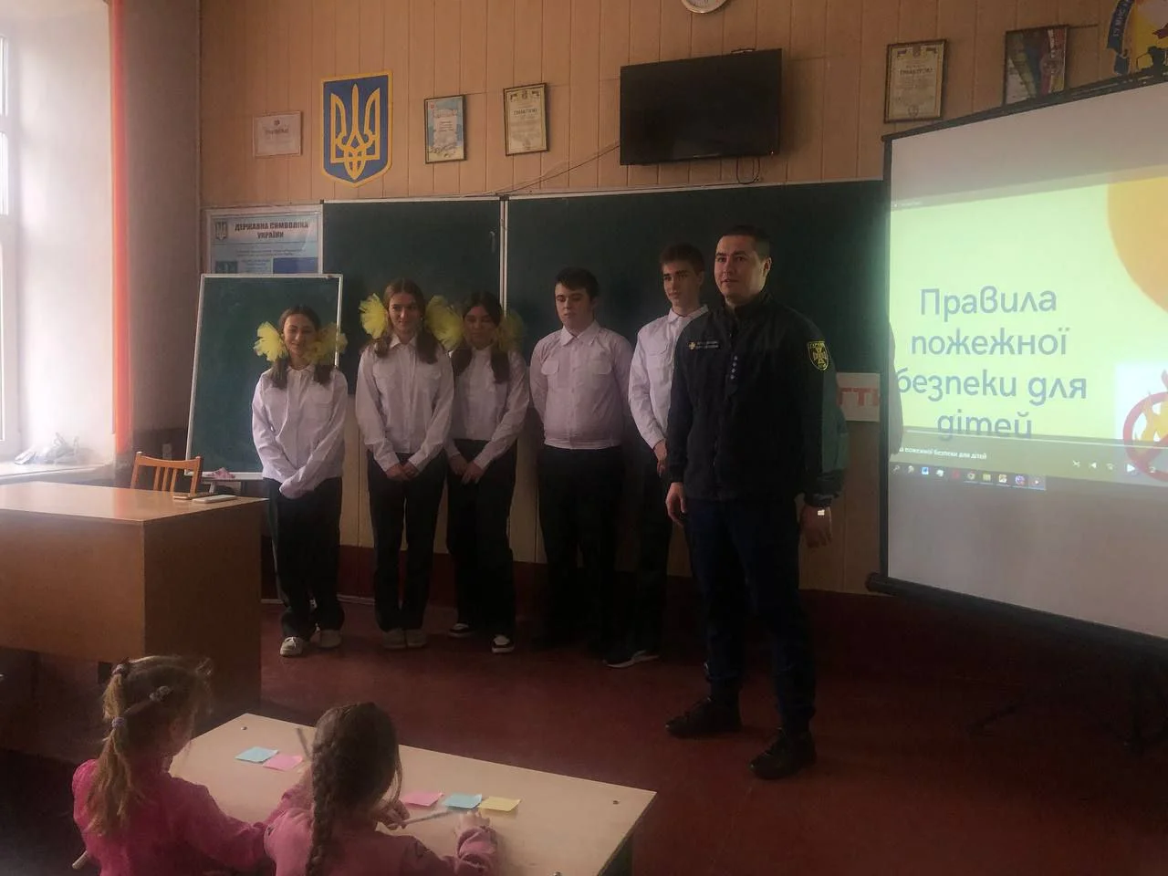 Рятувальники Бориспільського району провели урок безпеки для першокласників Переяславської гімназії