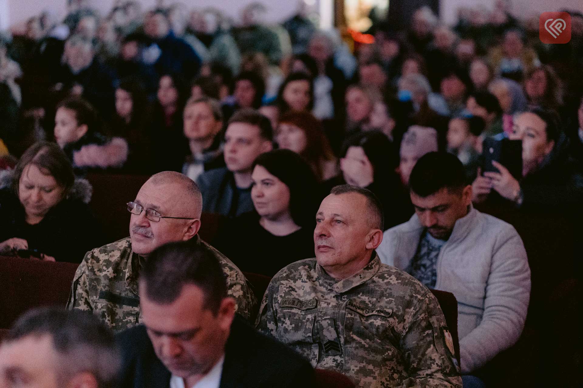 Танцювали, співали і збирали кошти на потреби ЗСУ: артисти Бориспільщини дали благодійний концерт у Переяславському ЦКМ