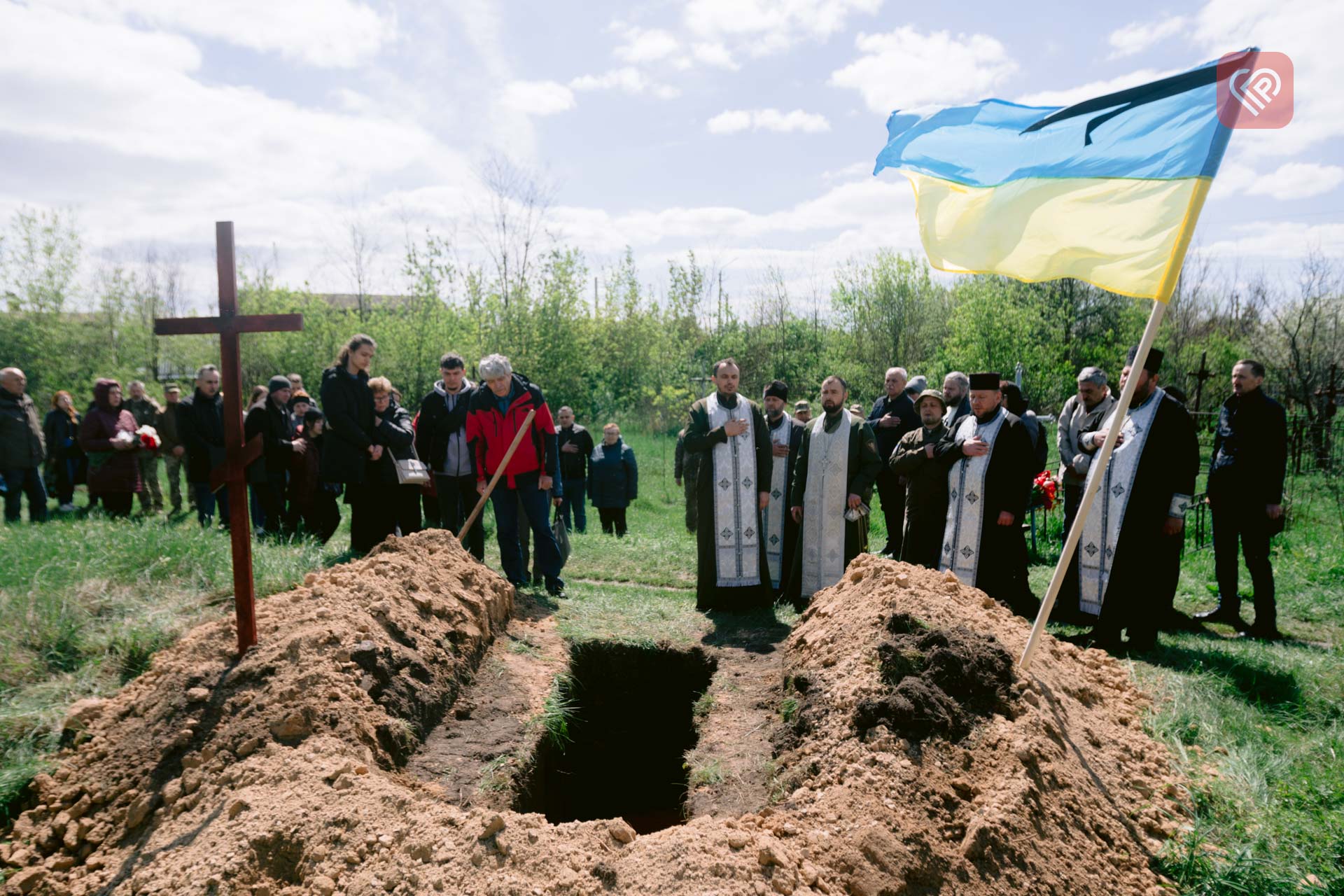 У Переяславі попрощалися із захисником Дмитром Сіриком: уродженець Луганщини знайшов останній спочинок на Ярмарковому кладовищі