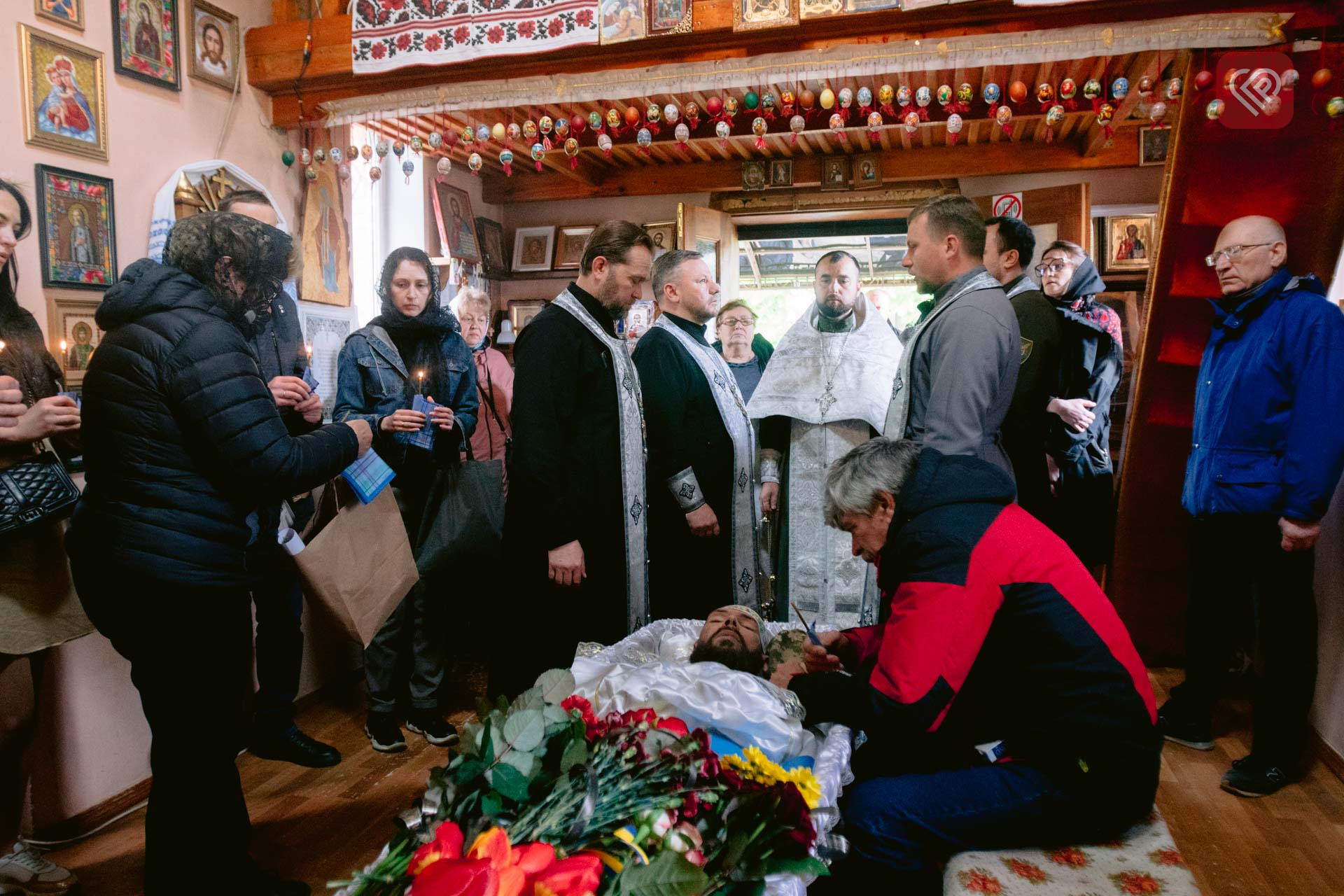 У Переяславі попрощалися із захисником Дмитром Сіриком: уродженець Луганщини знайшов останній спочинок на Ярмарковому кладовищі