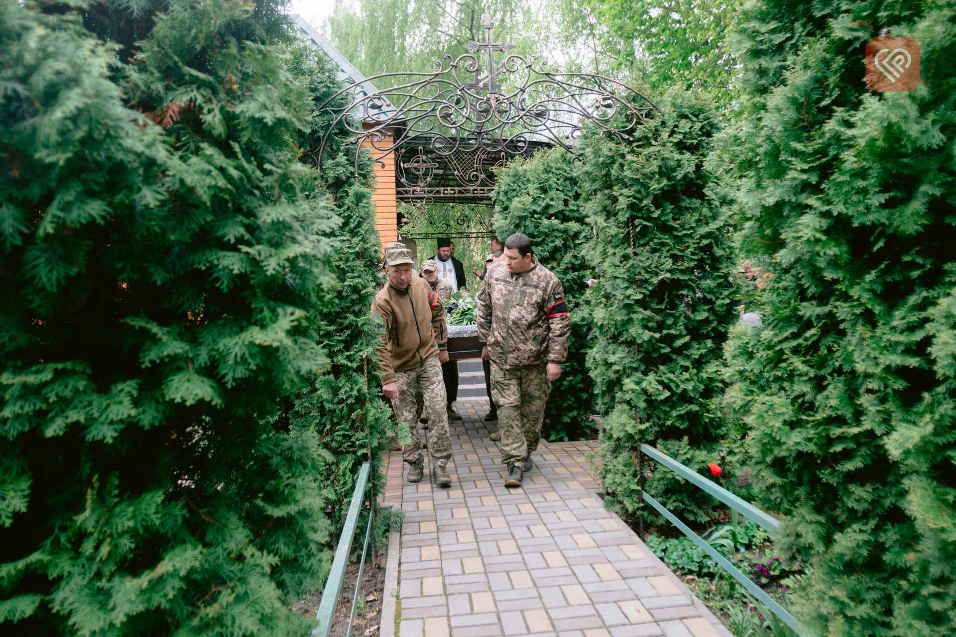 У Переяславі попрощалися із захисником Дмитром Сіриком: уродженець Луганщини знайшов останній спочинок на Ярмарковому кладовищі