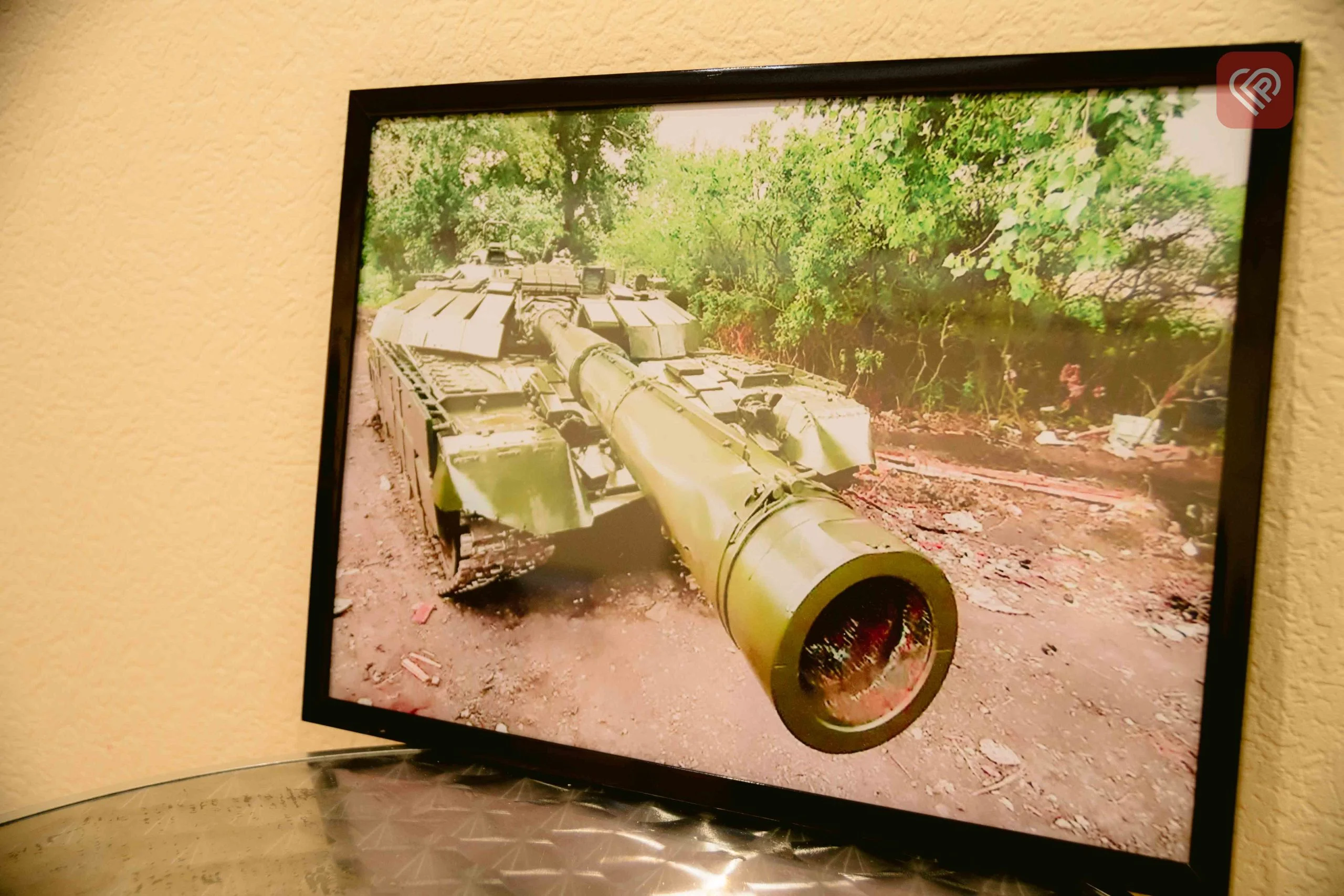 У Переяславі до 26 квітня експонуватимуть фотовиставку «С#ка війна»: відвідавши її ви можете допомогти нашим захисникам (фоторепортаж з відкриття)