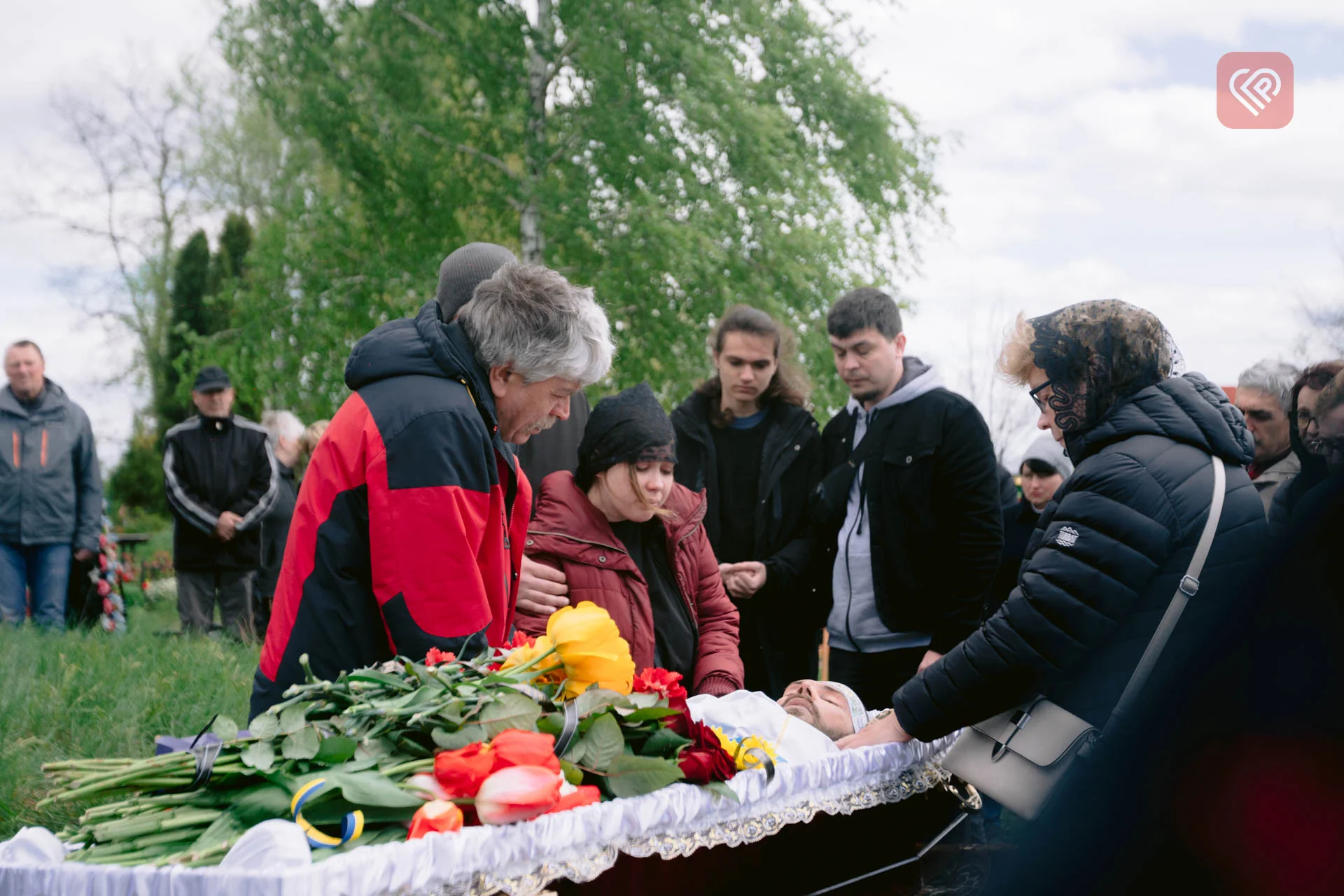 У Переяславі попрощалися із захисником Дмитром Сіриком: уродженець Луганщини знайшов останній спочинок на Ярмарковому кладовищі