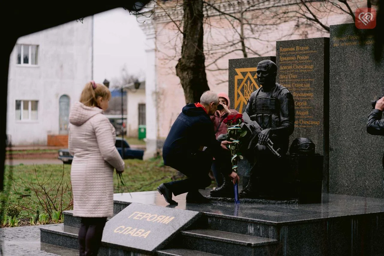 У Переяславі вшанували пам'ять захисників України з нагоди першої річниці від Дня звільнення Київщини – фото