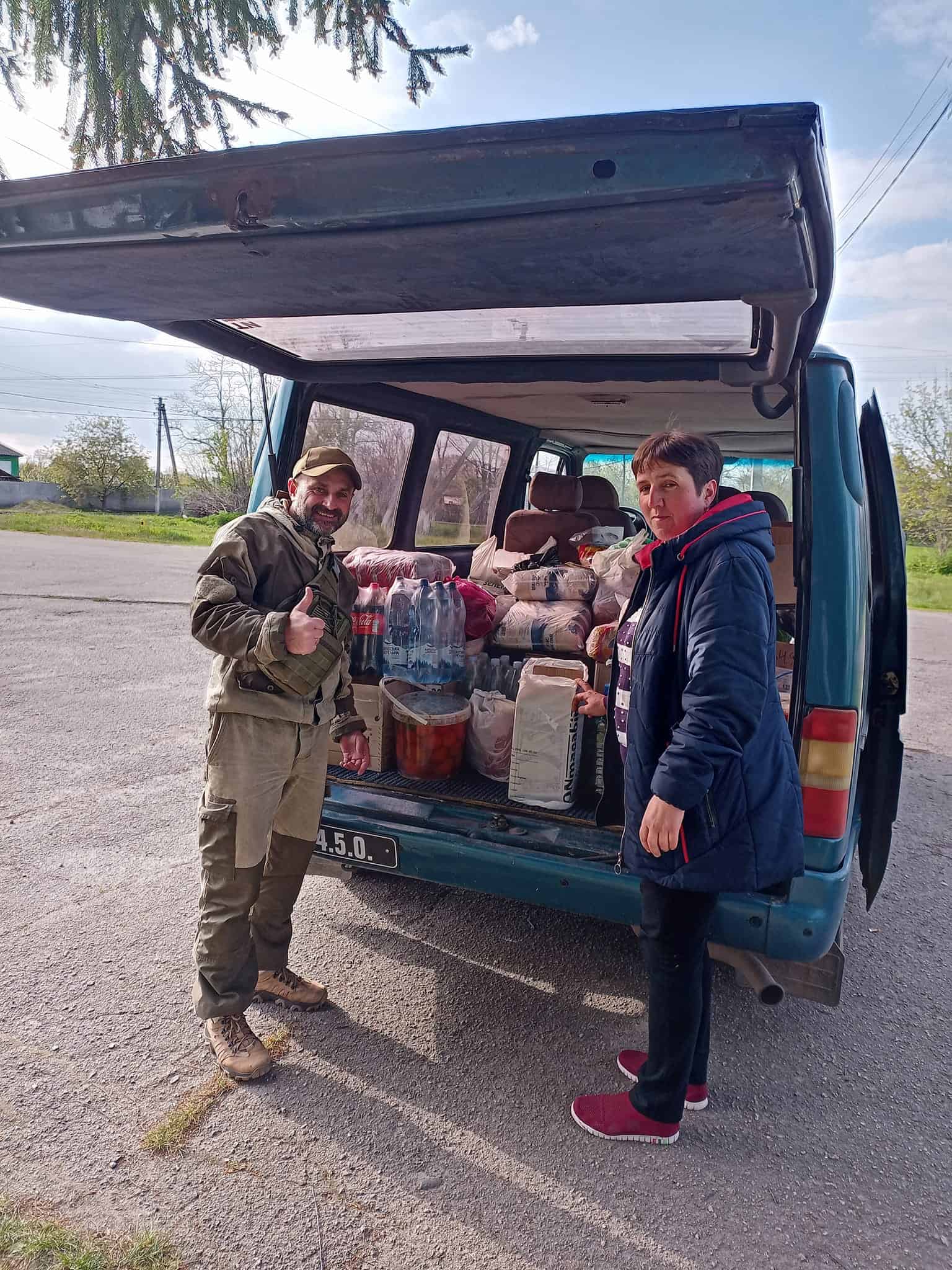 Волонтери з організації «4.5.0. Переяслав» відвідали передові позиції земляків на Бахмутському напрямку: передали плитоноски, шоломи, продукти харчування та інше