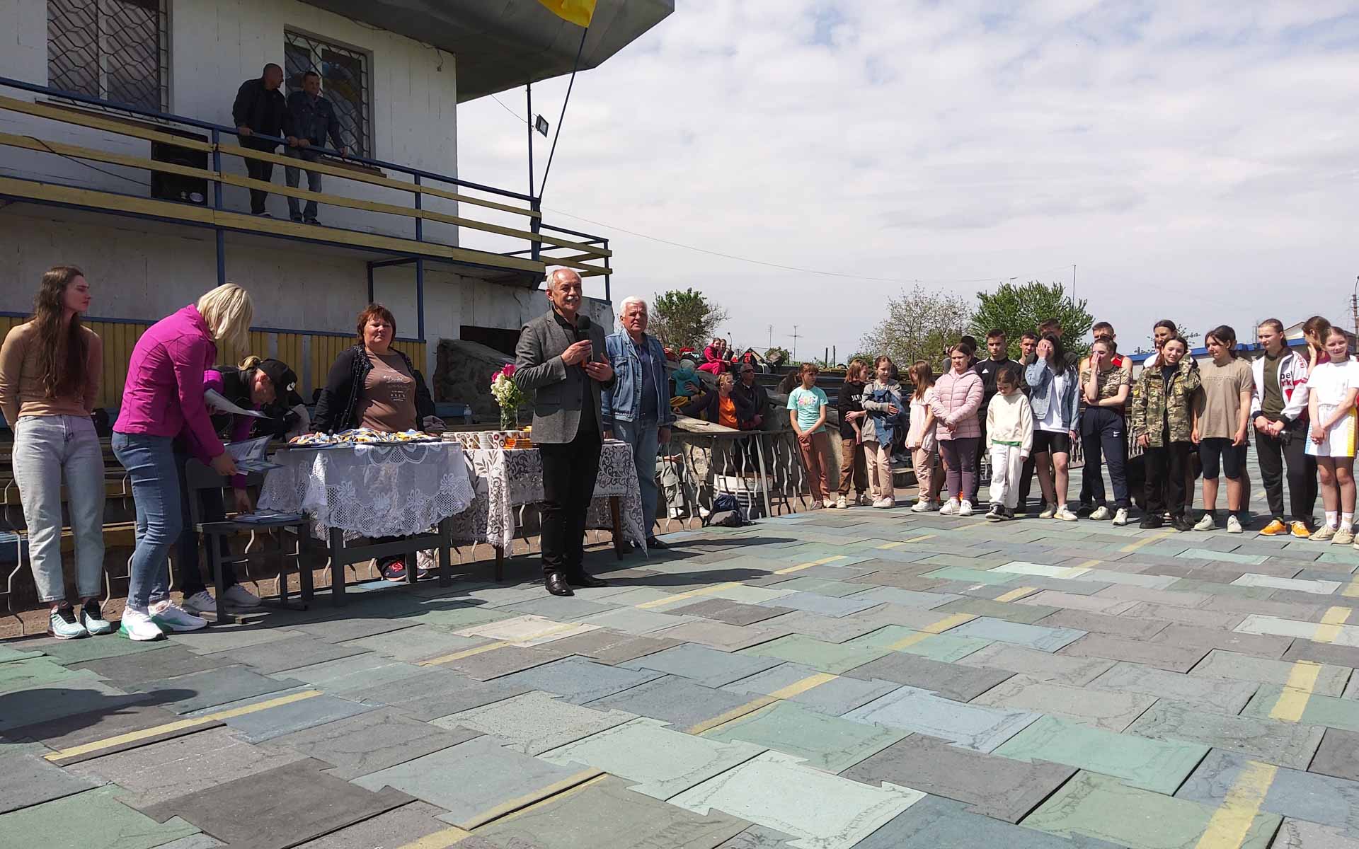 У Переяславі на центральному стадіоні відбулися легкоатлетичні змагання: фоторепортаж