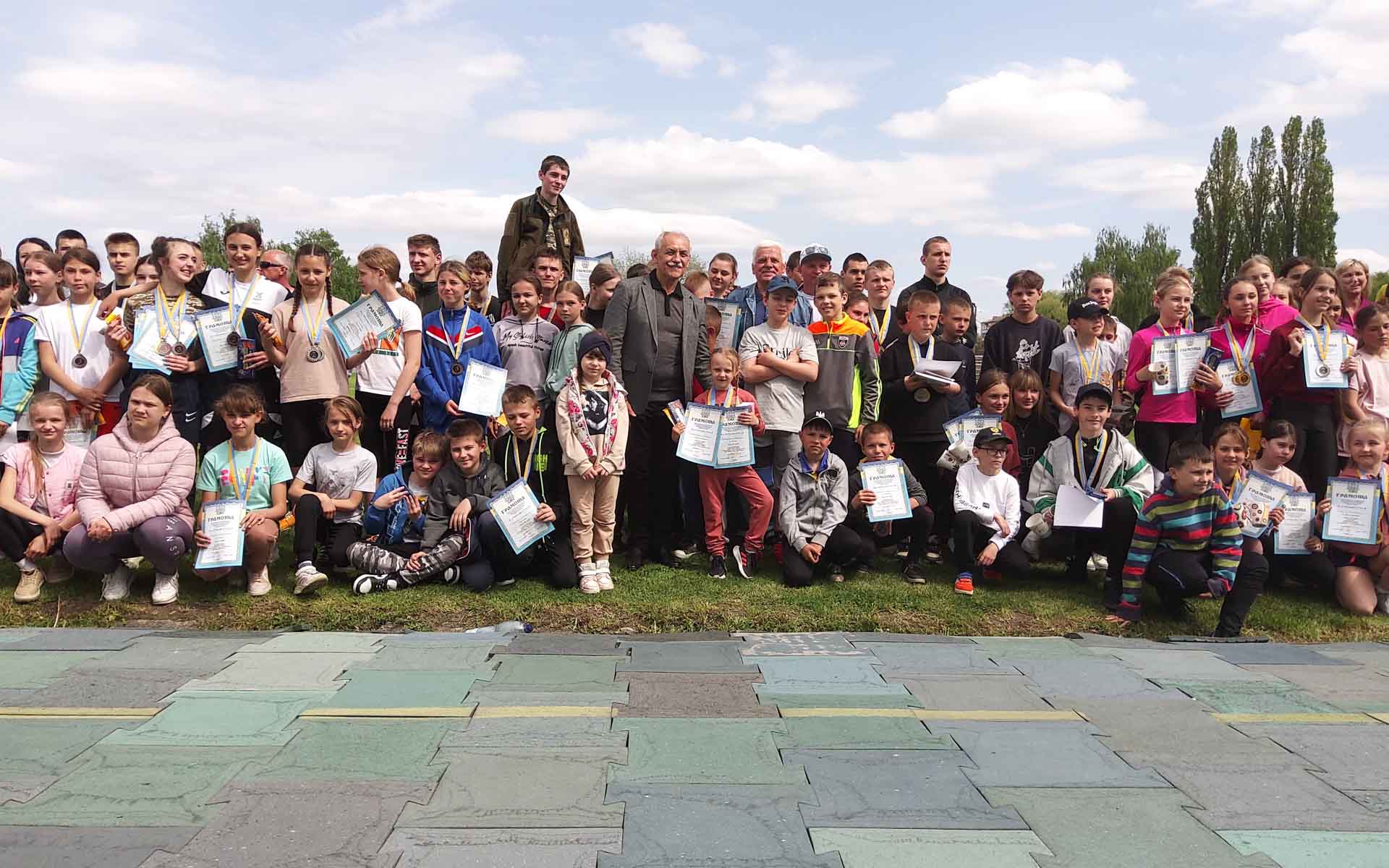 У Переяславі на центральному стадіоні відбулися легкоатлетичні змагання: фоторепортаж