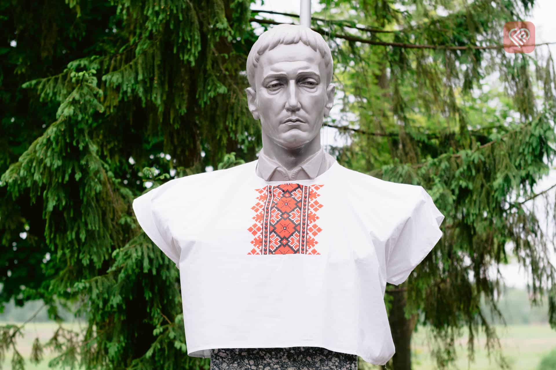 Стартувала благодійна акція «Одягни вишиванку – підтримай захисника»: в університеті Переяслава вже зібрали близько 30 000 гривень для ЗСУ (фоторепортаж)