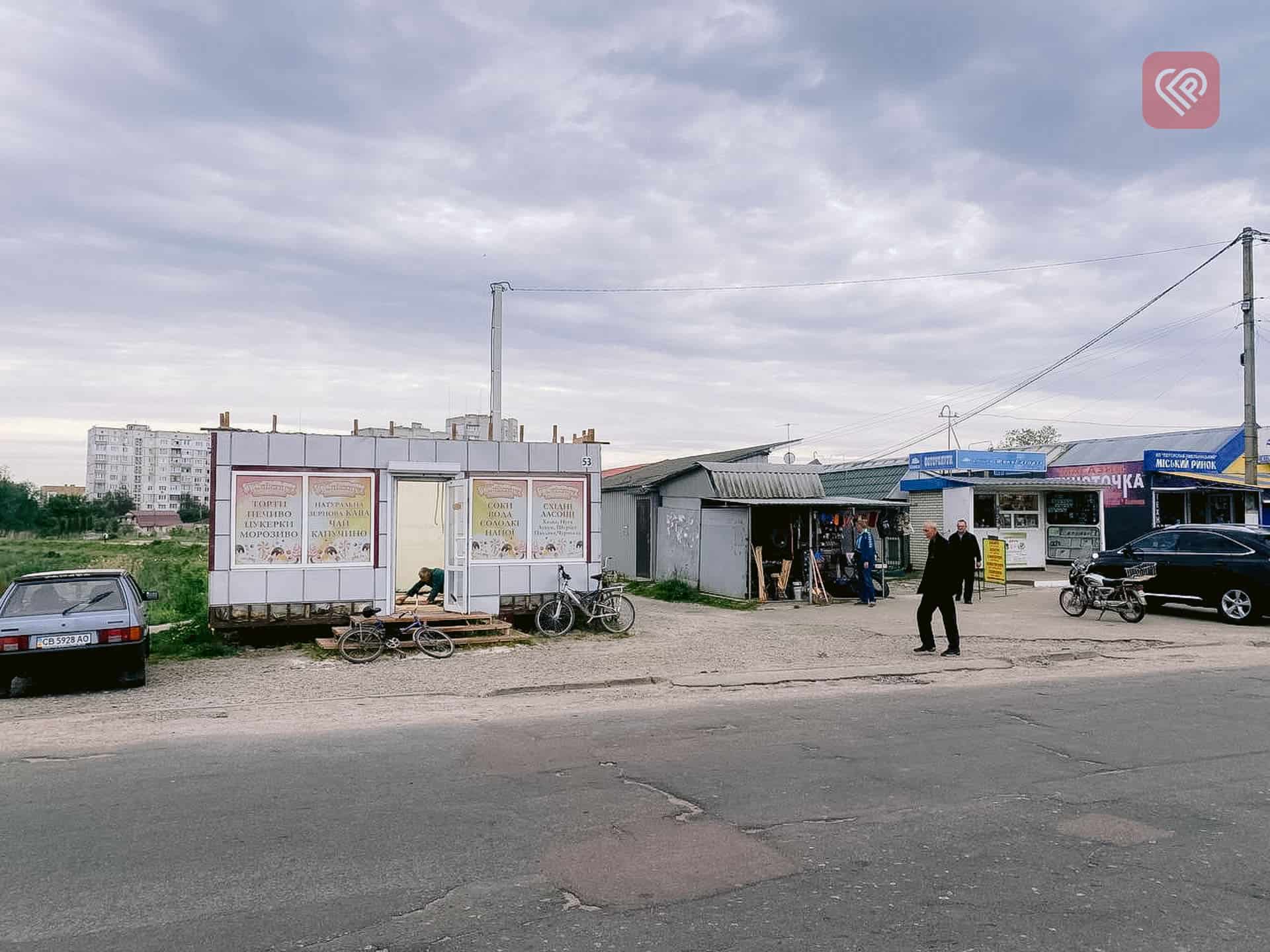 У Переяславі демонтують незаконні тимчасові споруди на ринку «Альта»