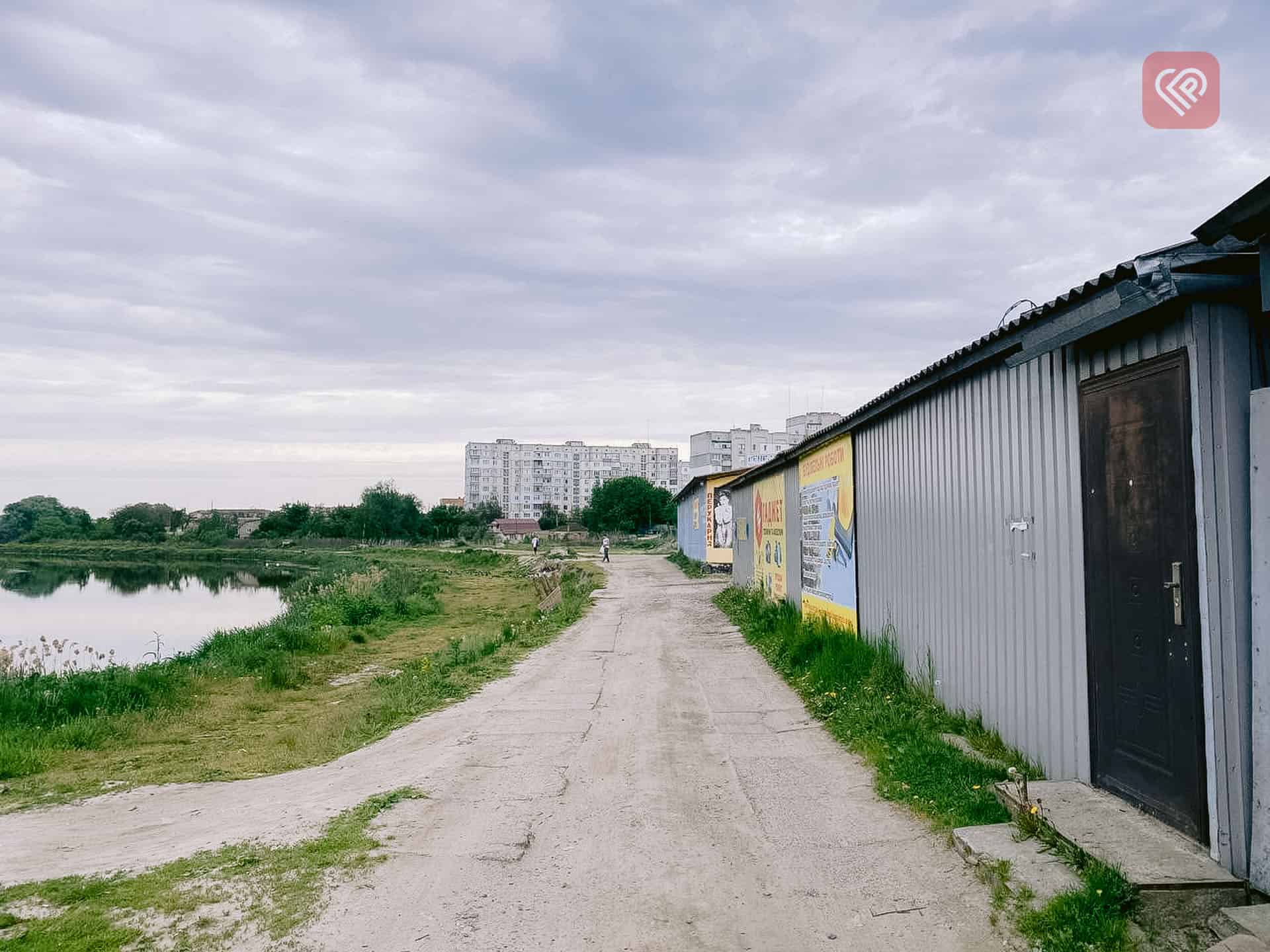 У Переяславі демонтують незаконні тимчасові споруди на ринку «Альта»