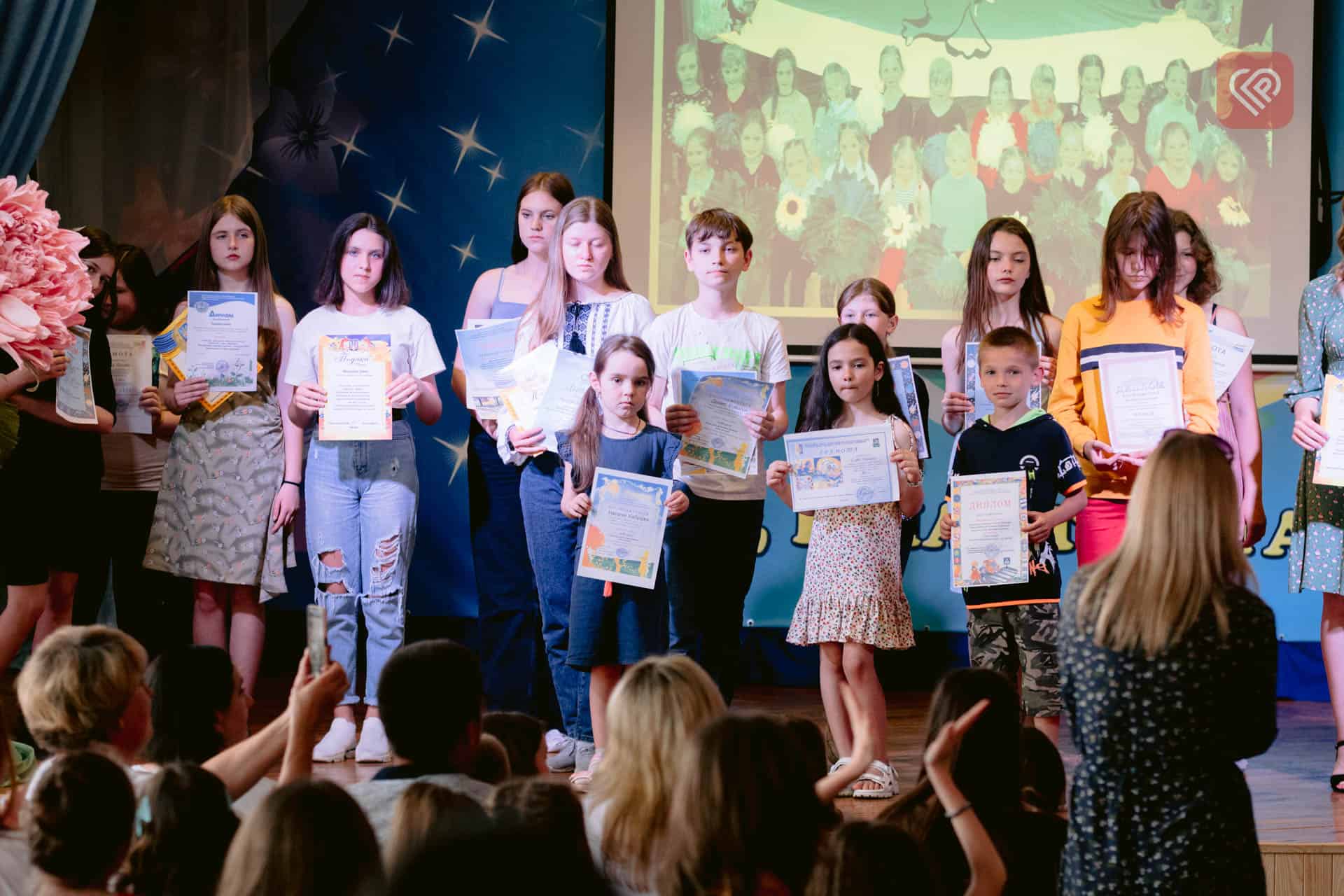 Демонстрували свої таланти і збирали кошти на потреби ЗСУ: як пройшов другий звітний концерт вихованців БХТДЮМ (фото proslav.info)