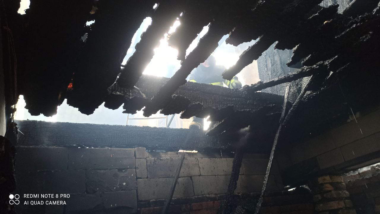 На Переяславщині горів житловий будинок та новобудова: фото та відео з місця події