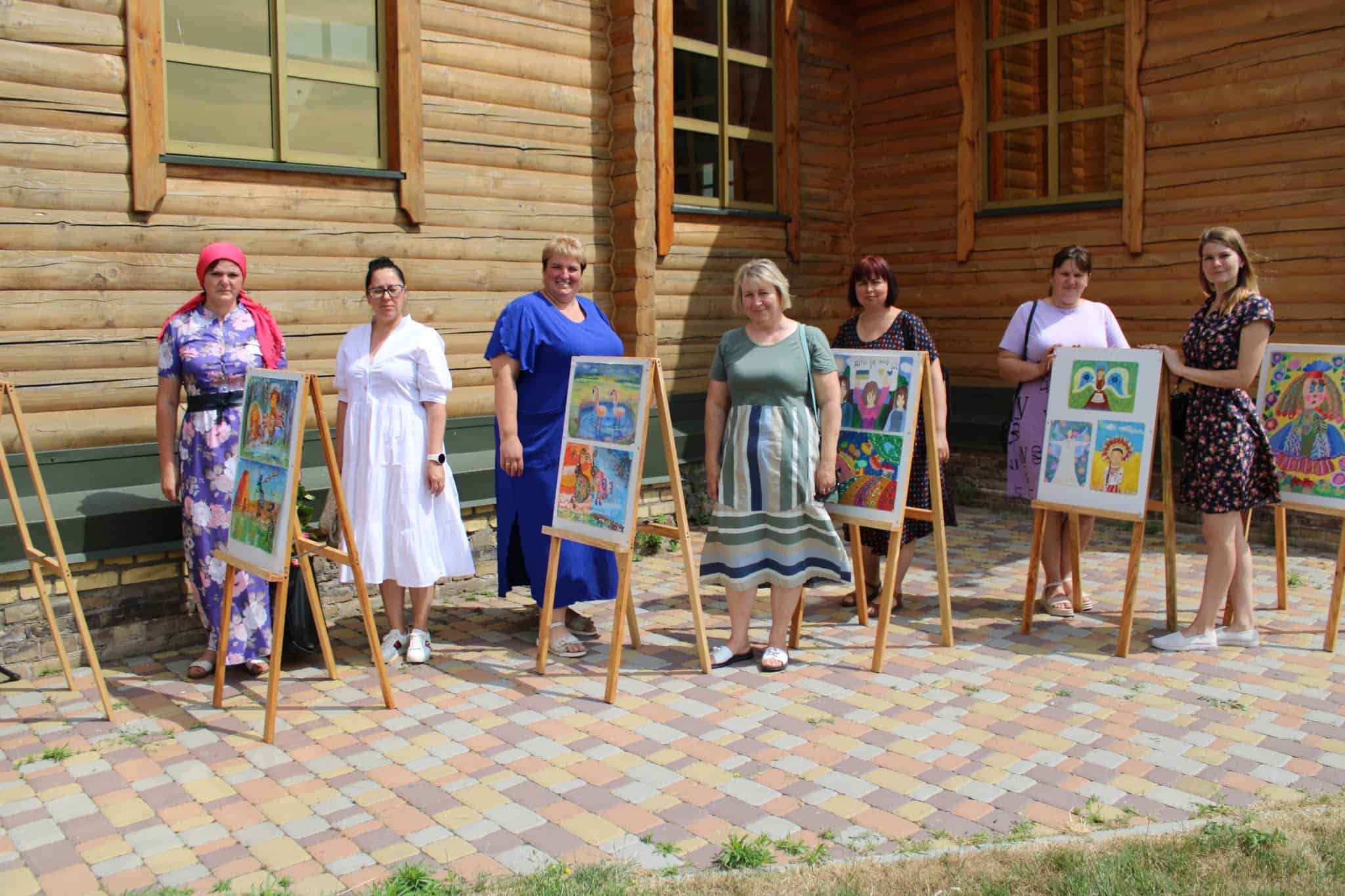 У Чопилках відкрили мистецький простір: розписували військові артефакти й згадували про загиблого односельця Віталія Терещенка