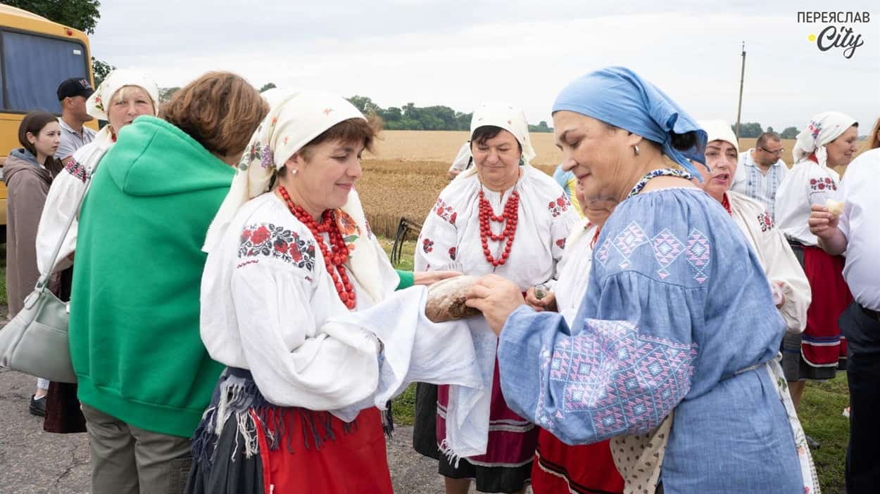 На Переяславщині вчетверте відтворили обряд зажинків: як це було та хто з зірок долучився