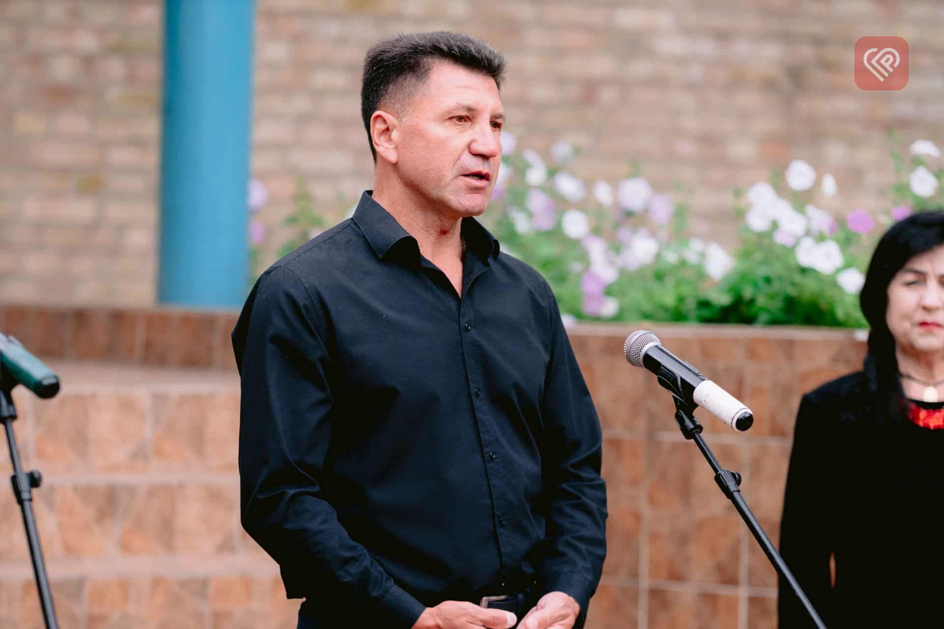 «Між життям і собою – він вибрав Україну»: на Переяславщині відкрили меморіальну дошку захиснику Анатолію Кулаку